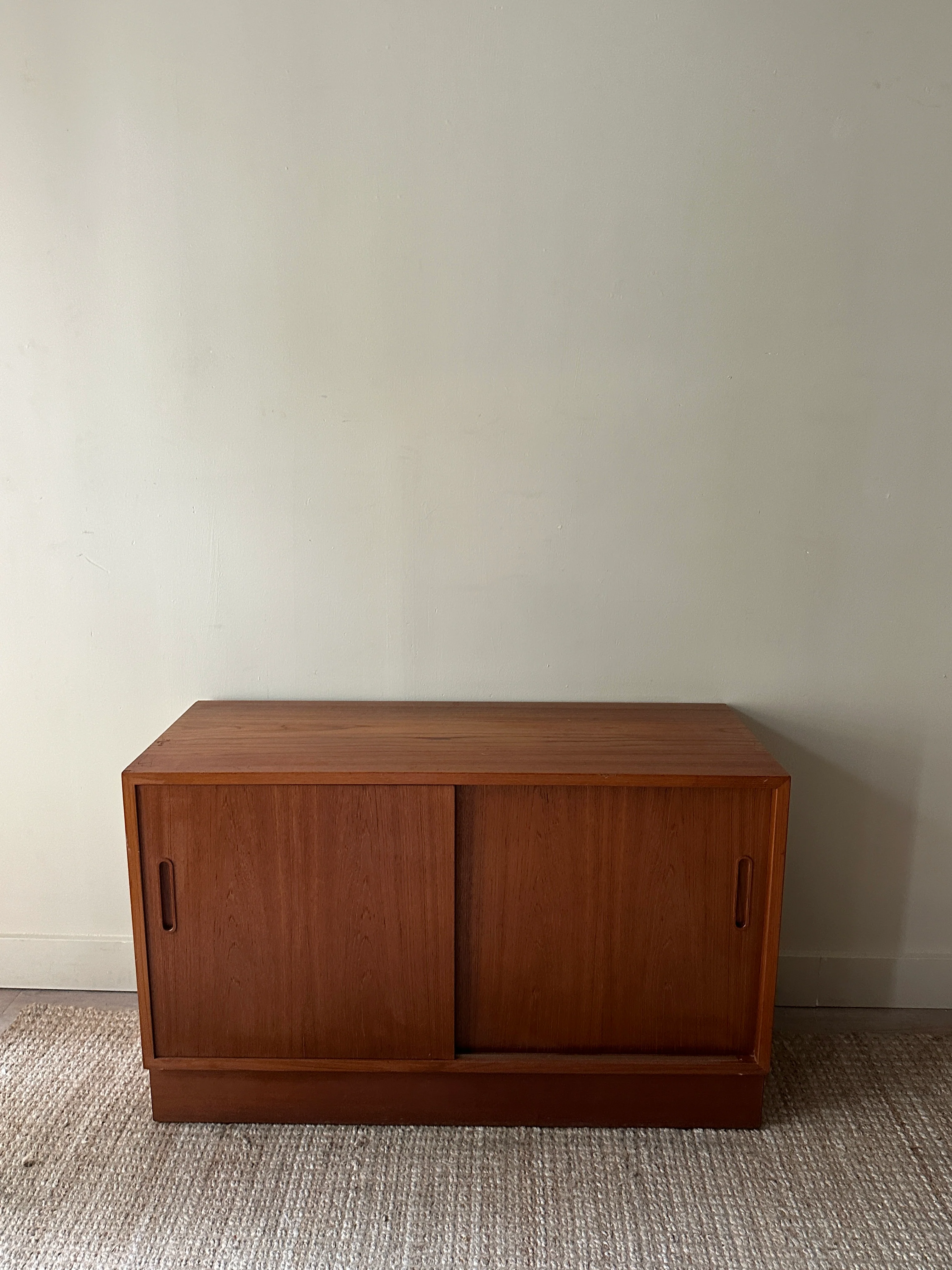 Teak sliding door cabinet - Image 2