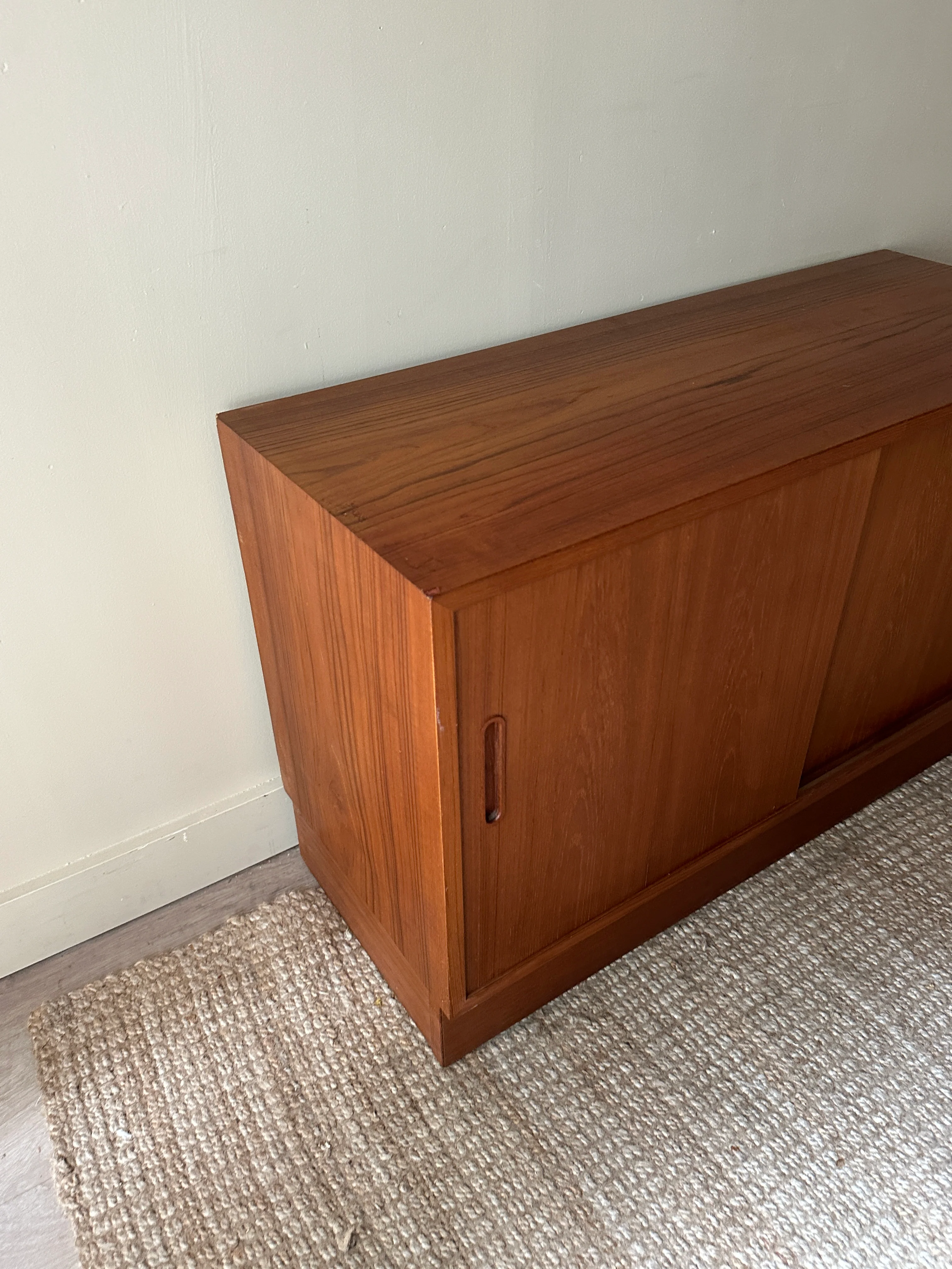 Teak sliding door cabinet - Image 3