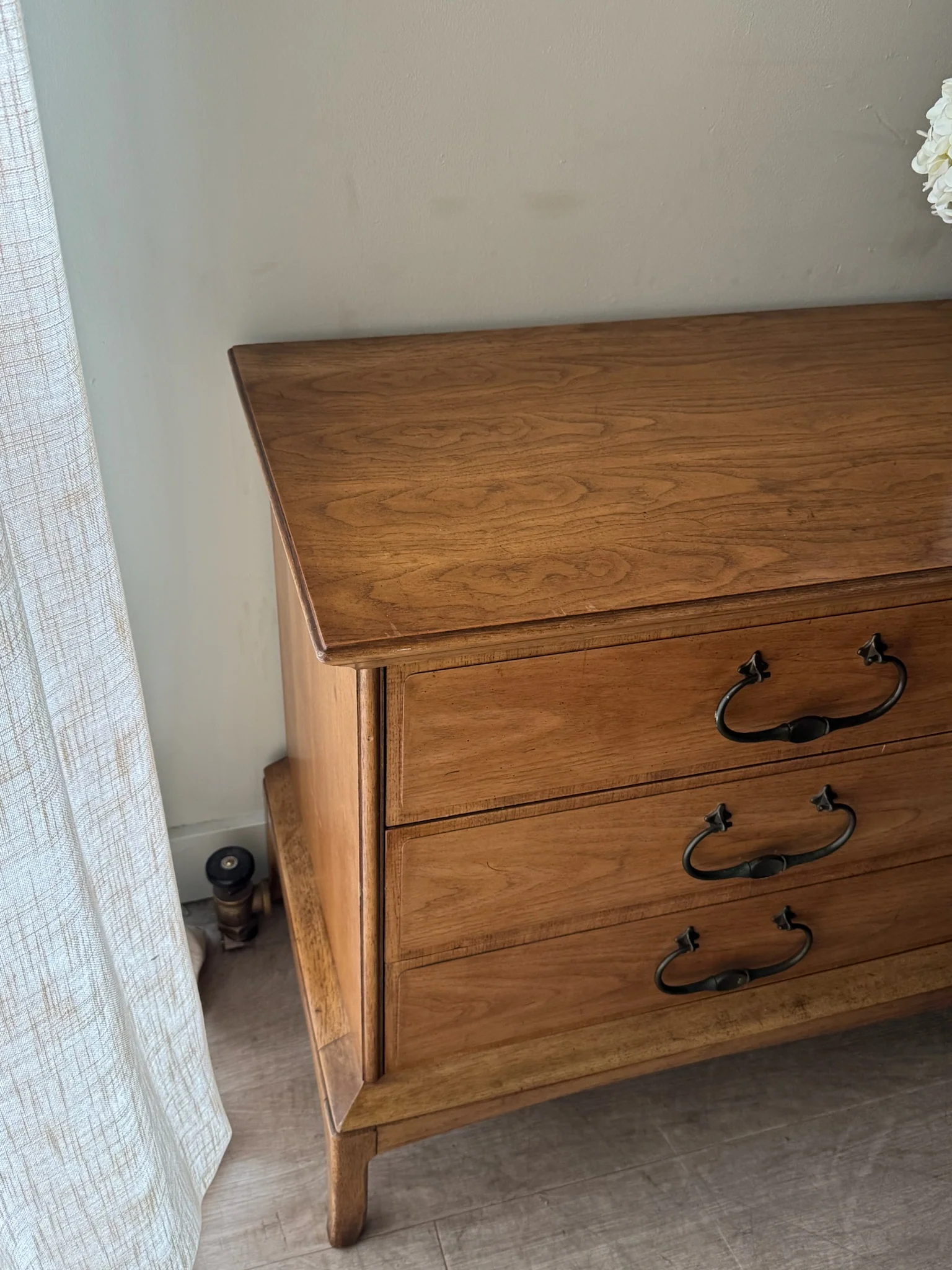 Thomasville Horizon oak 6 drawer dresser - Image 2