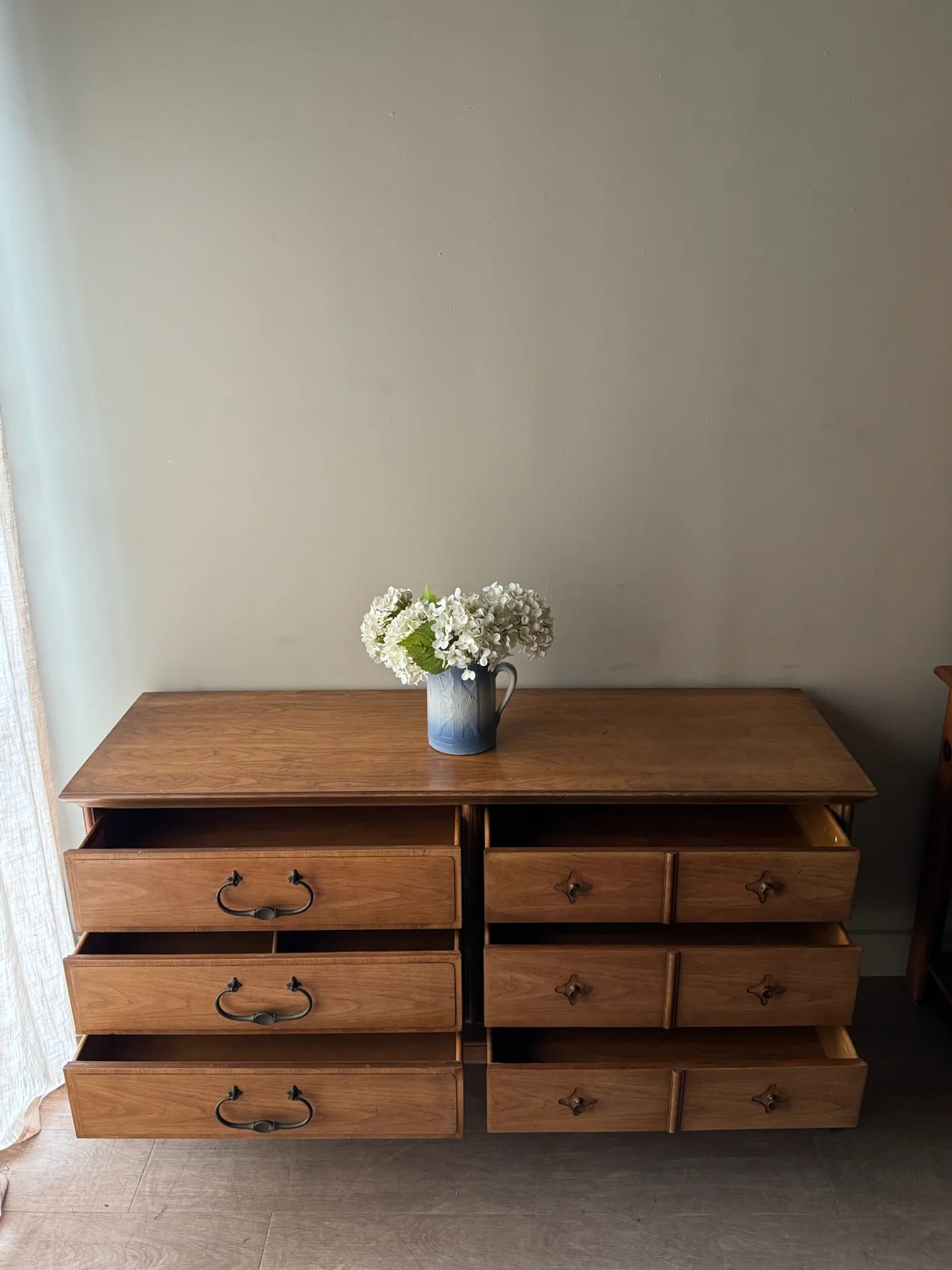 Thomasville Horizon oak 6 drawer dresser - Image 4
