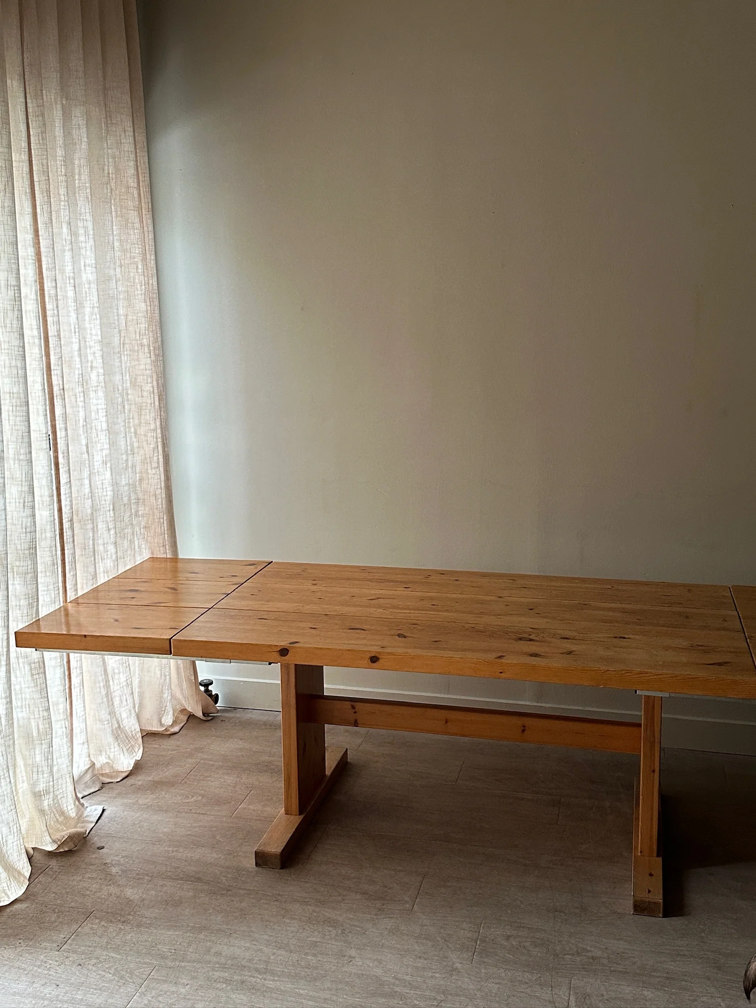 Thorso style Danish pine dining table with extensions - Image 3