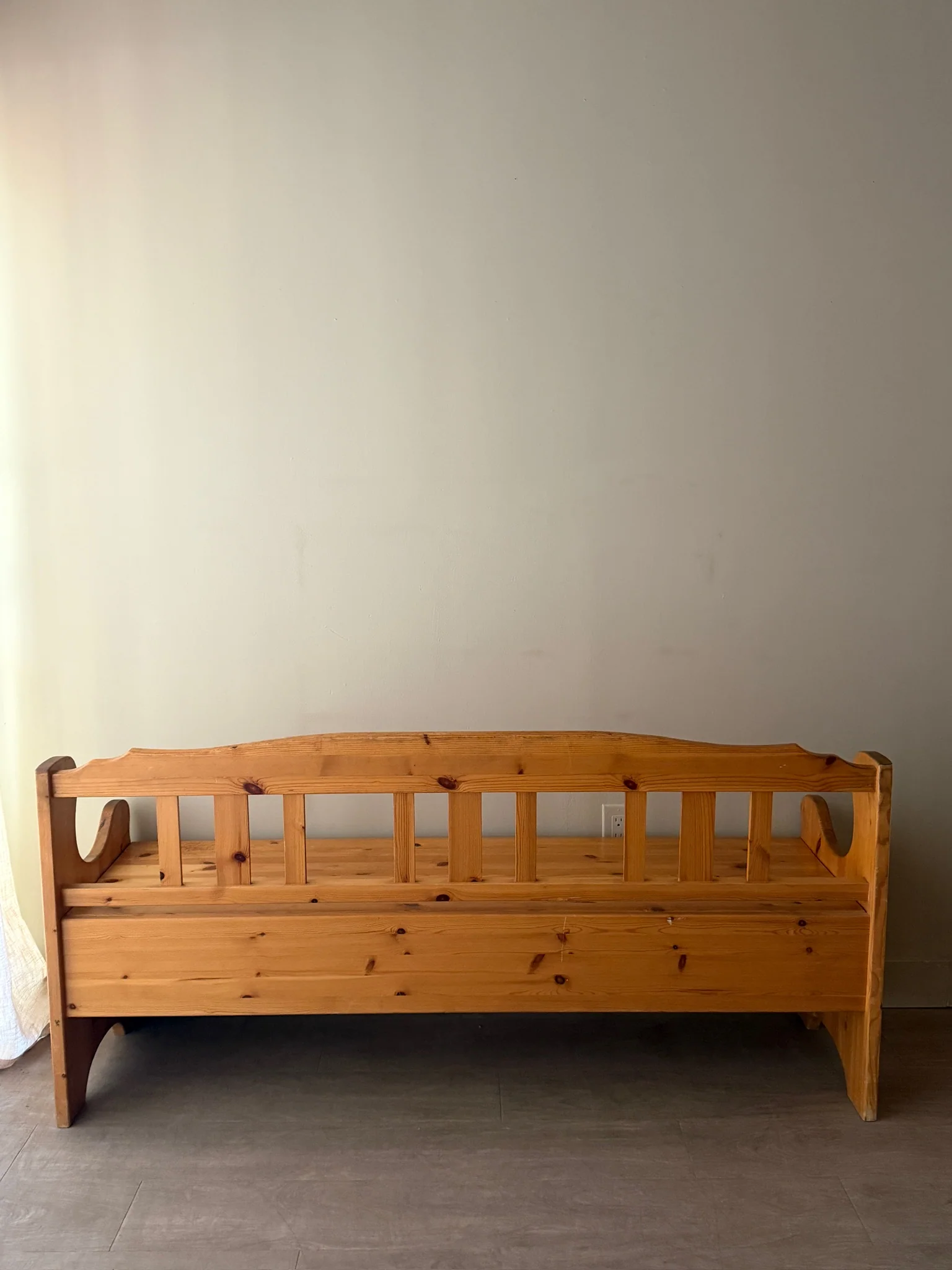 Tradets Mobler Swedish pine storage bench - Image 6