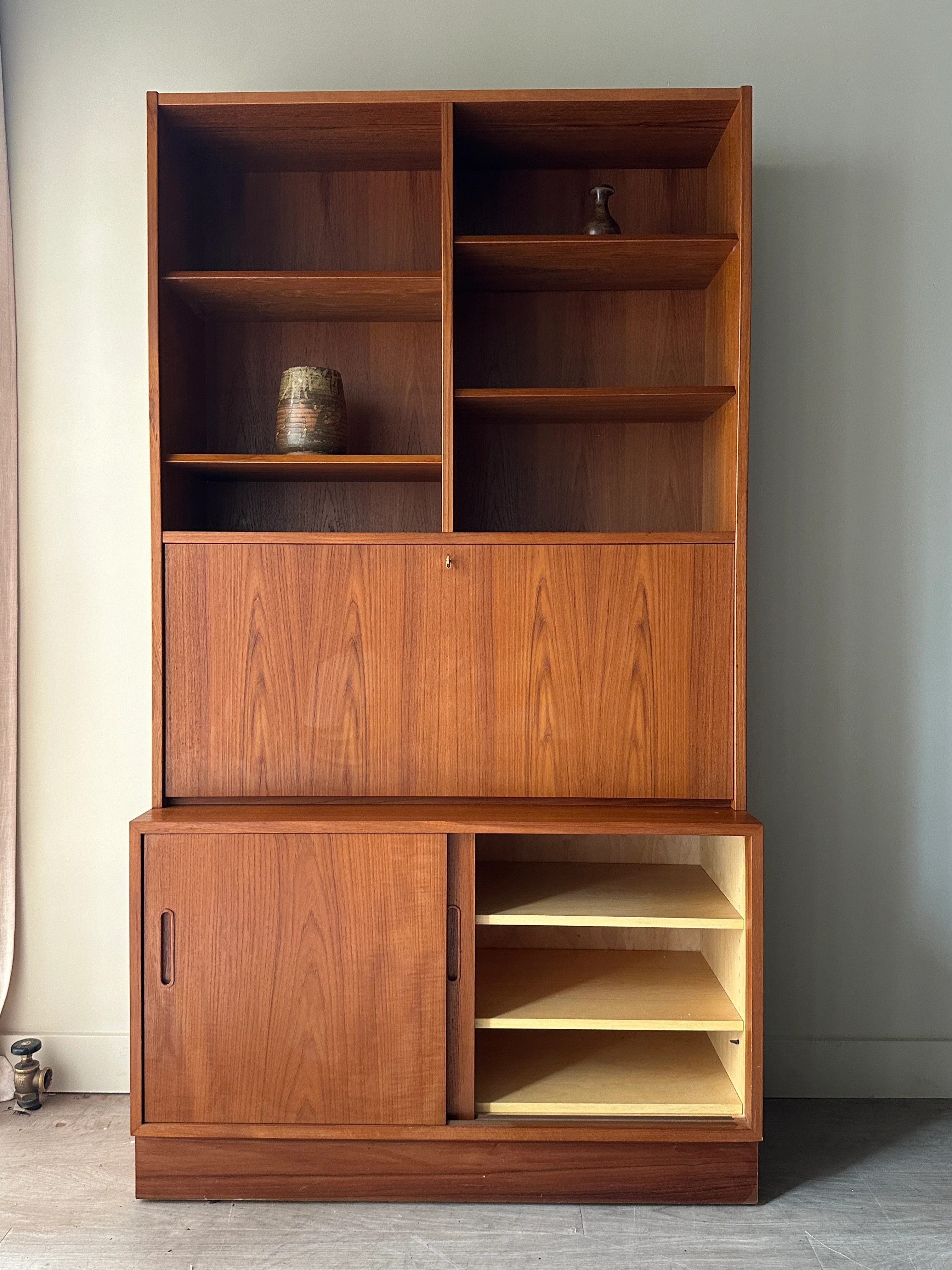 Two piece Danish teak hutch - Image 6