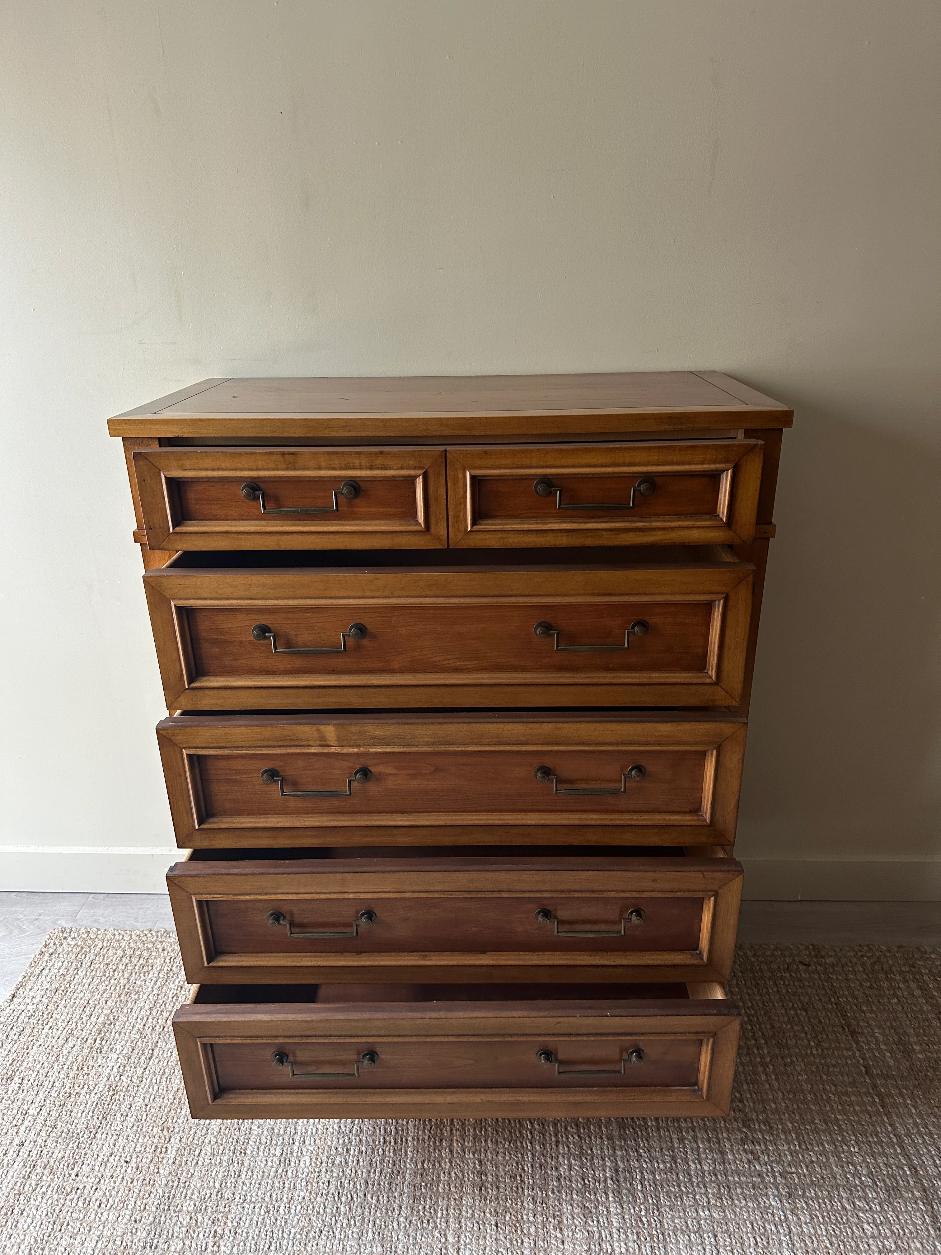 Unagusta tallboy dresser - Image 4