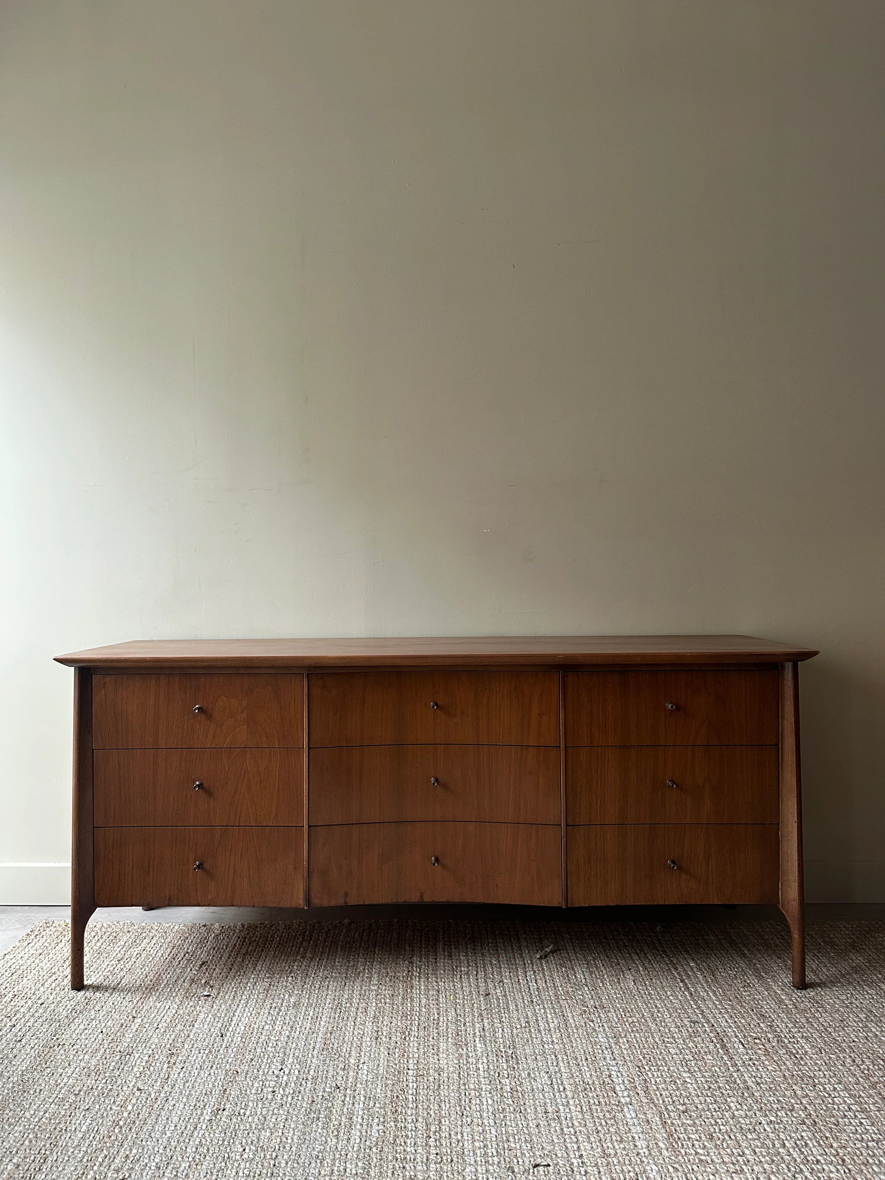 Unagusta walnut 9 drawer dresser