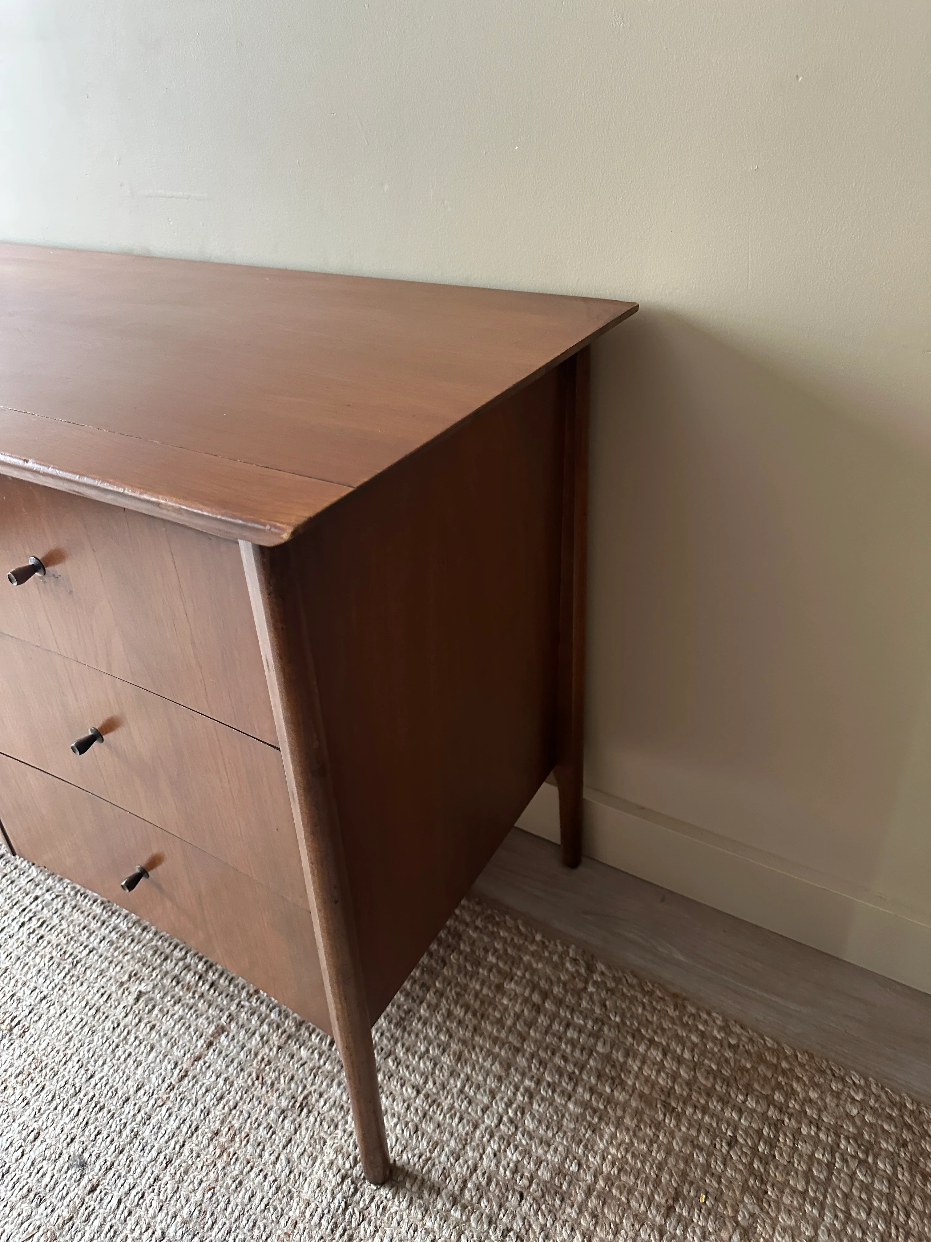 Unagusta walnut 9 drawer dresser - Image 5
