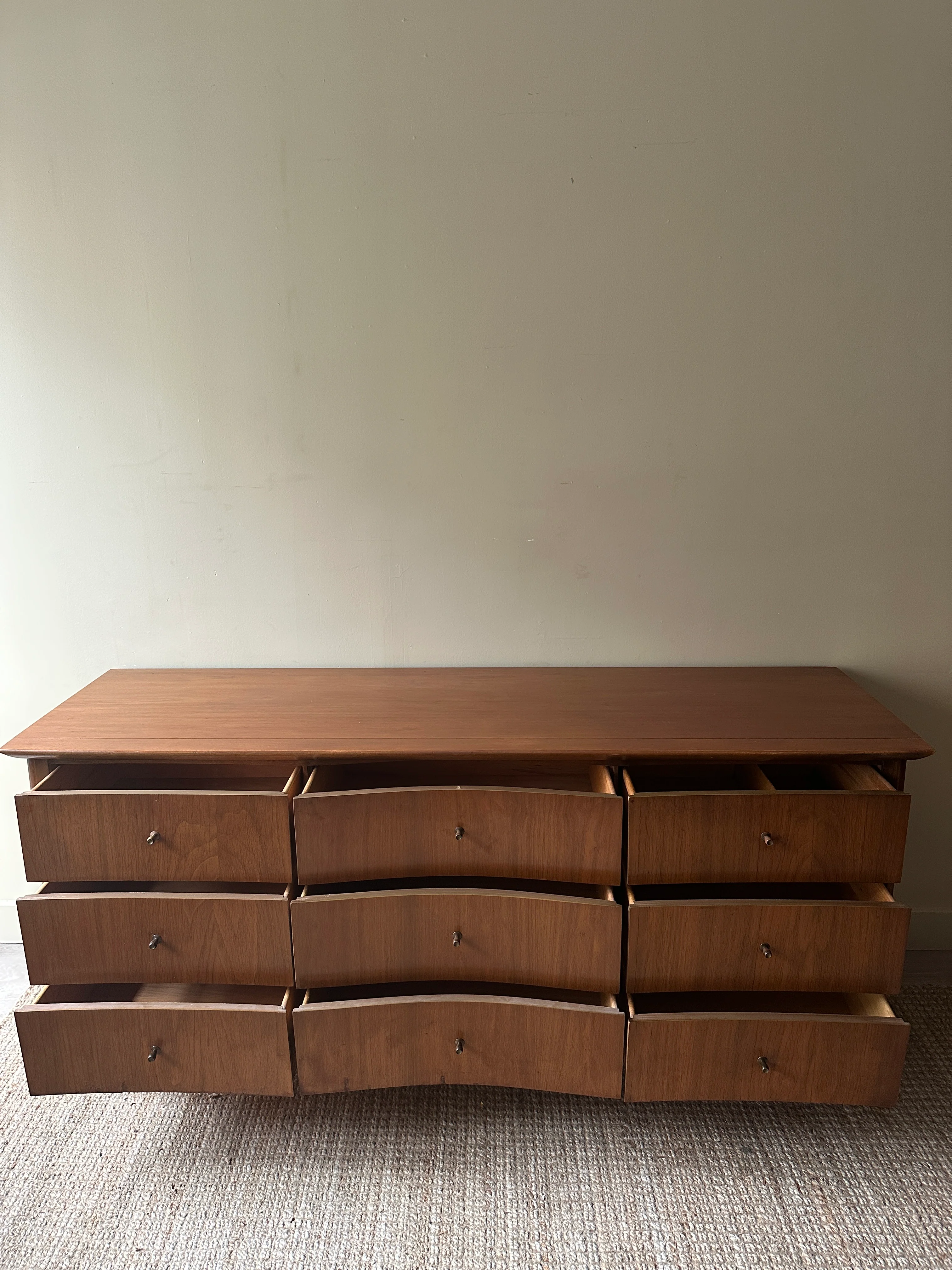 Unagusta walnut 9 drawer dresser - Image 6