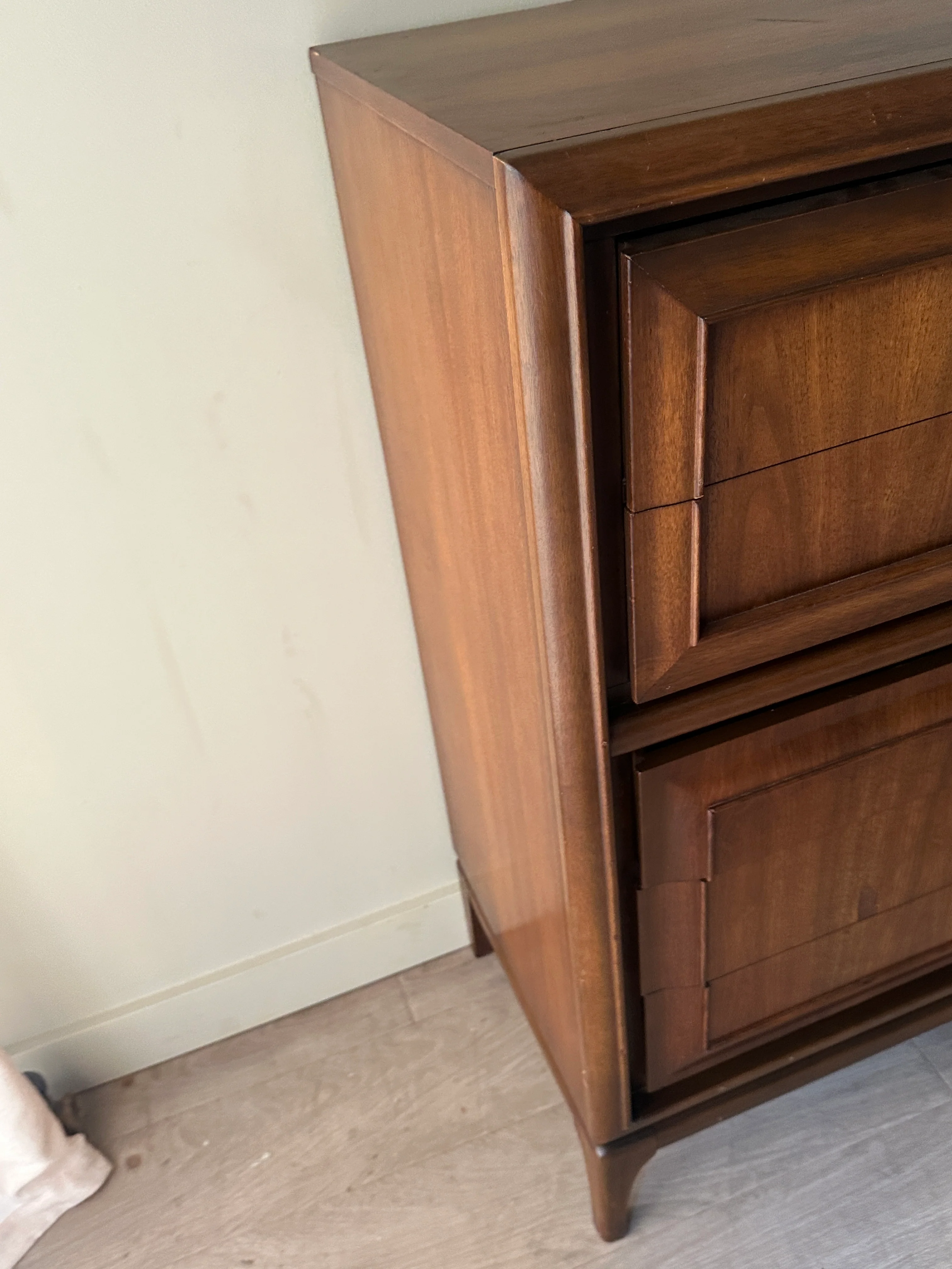 United Furniture walnut tall boy - Image 3