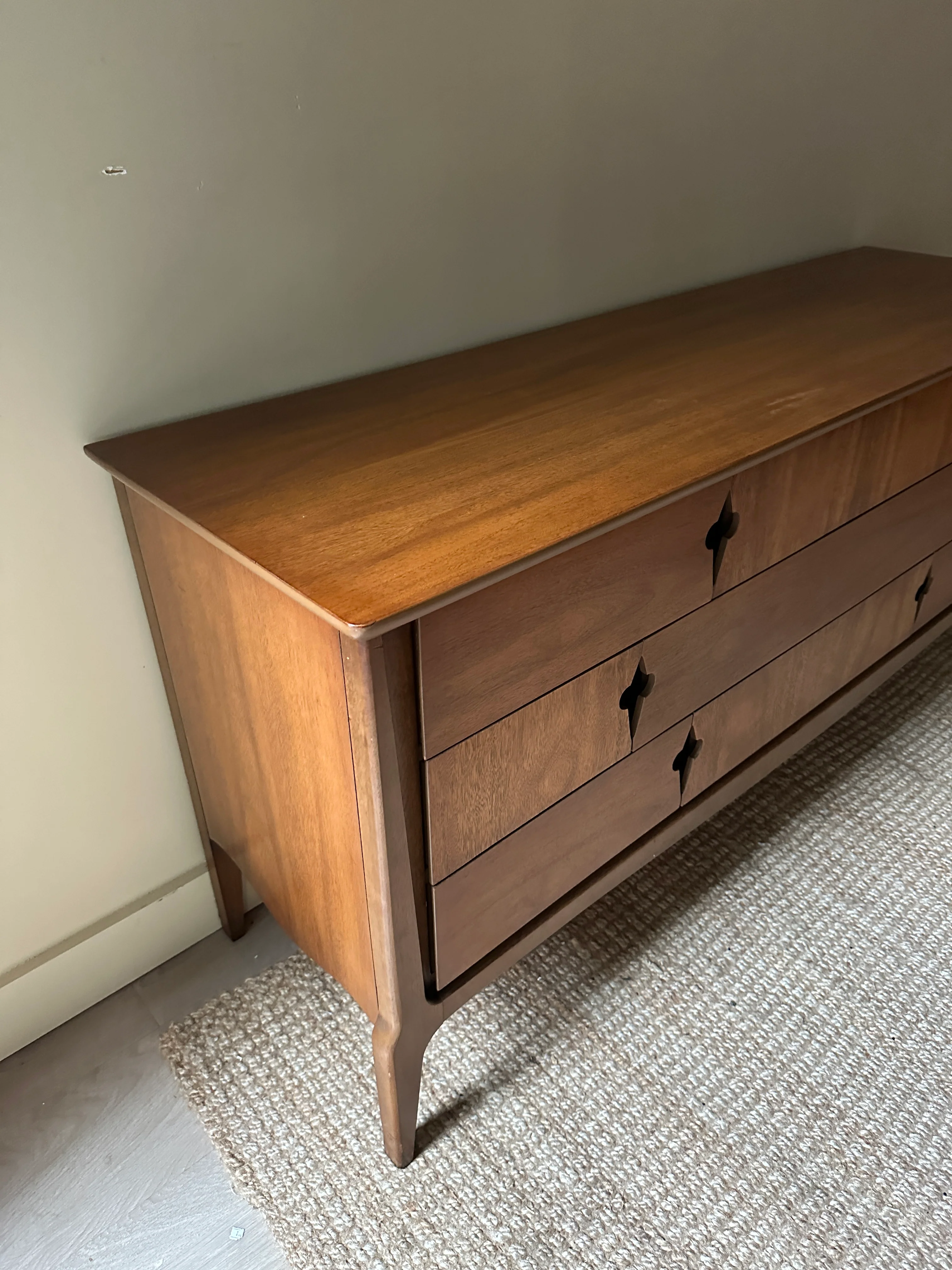 United walnut credenza - Image 4
