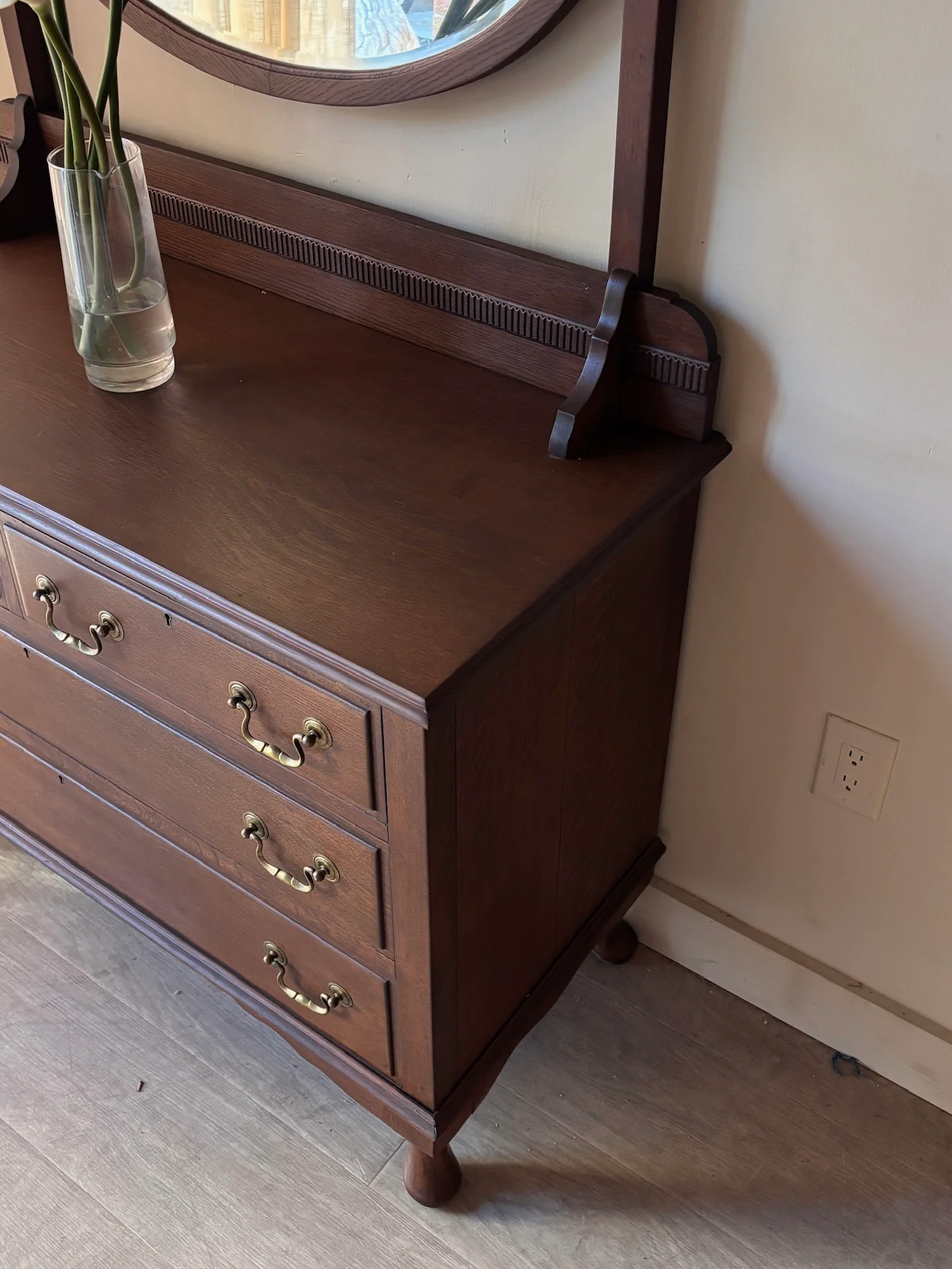 English Queen Anne oak dresser with mirror - Image 3