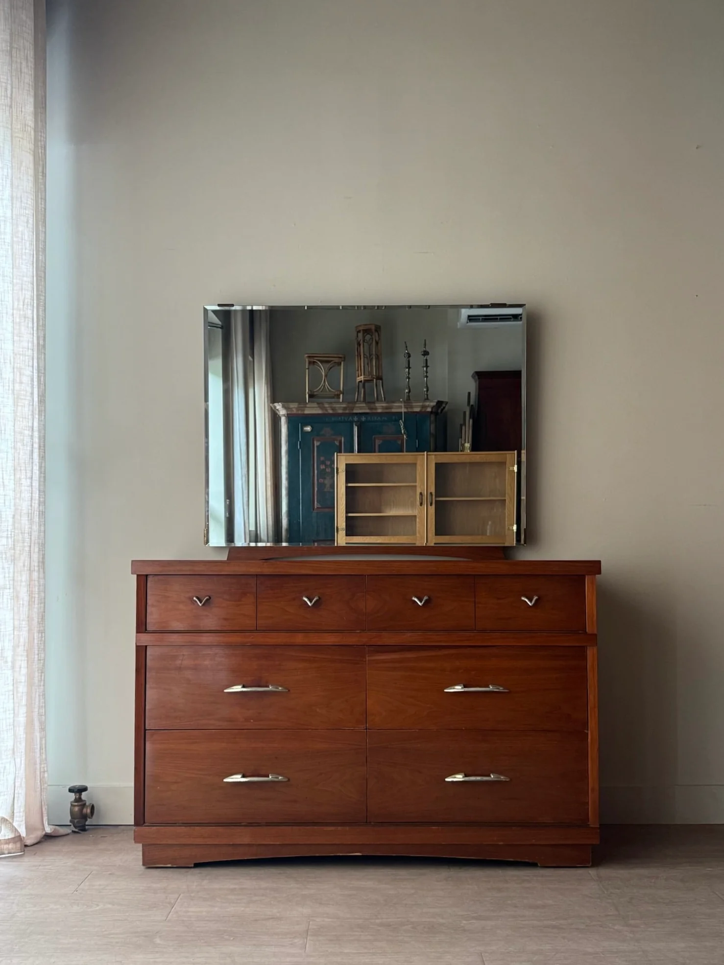 Walnut 6 drawer dresser with mirror