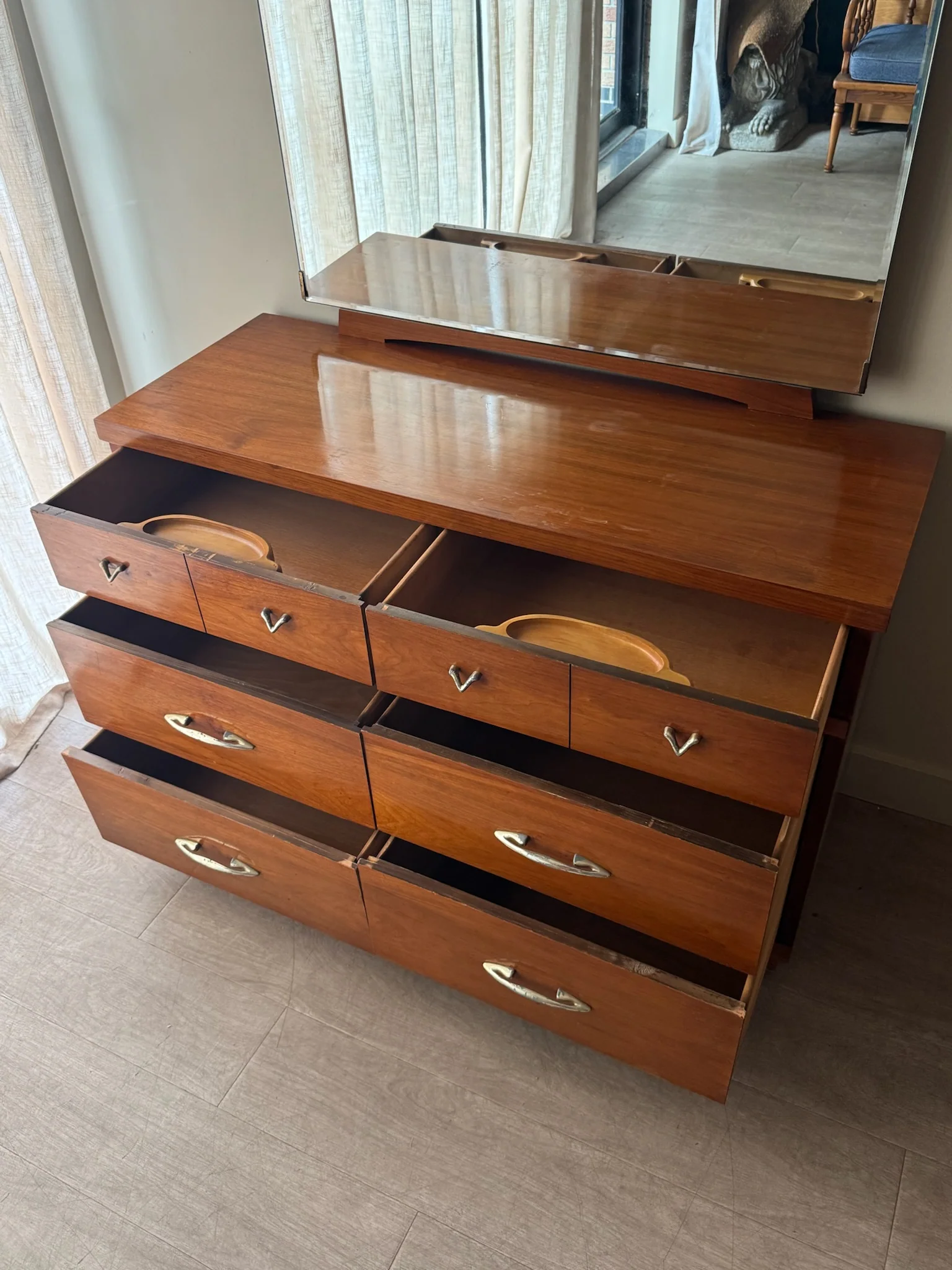 Walnut 6 drawer dresser with mirror - Image 3