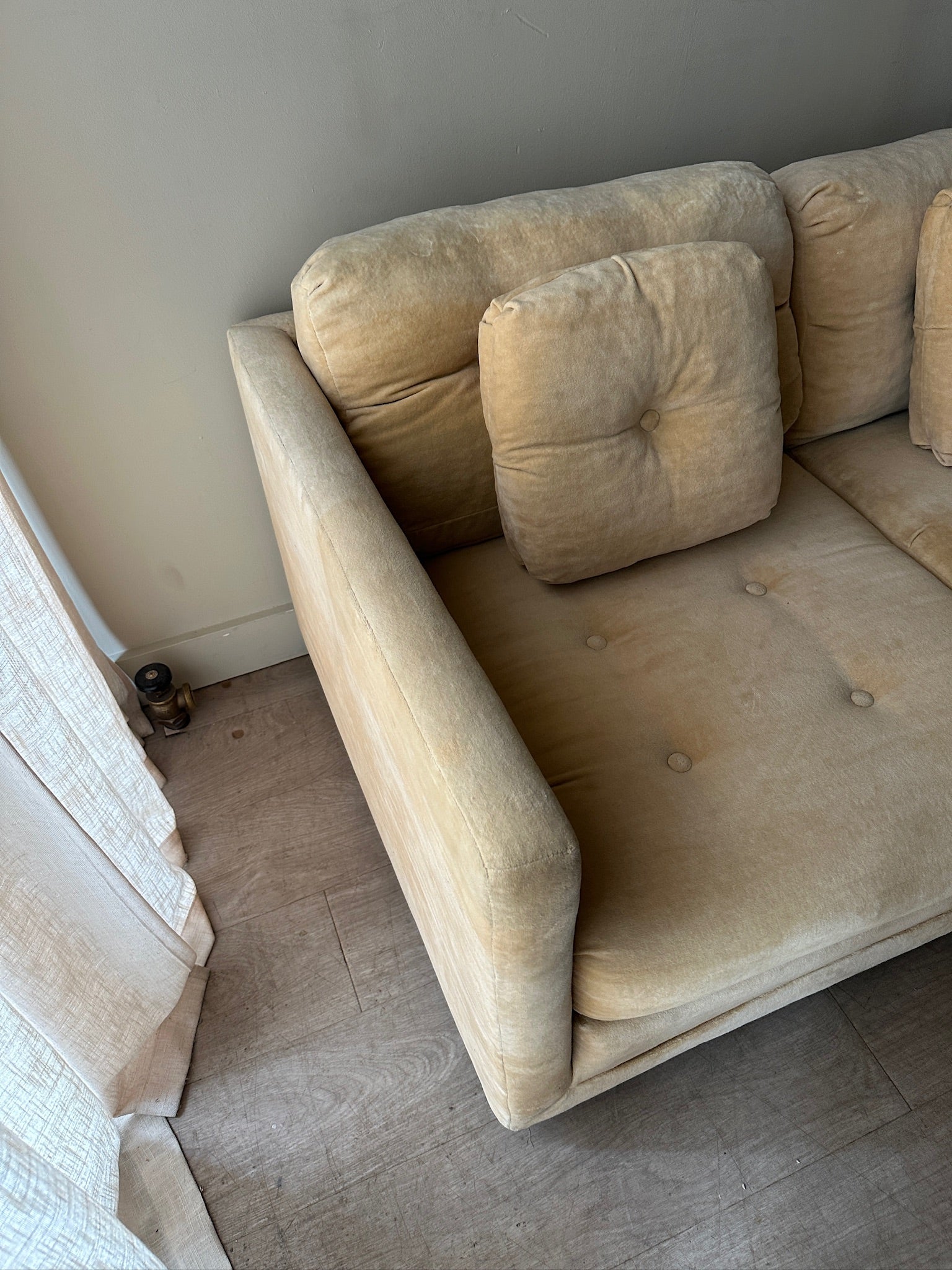 Velvet pale yellow couch - Image 2