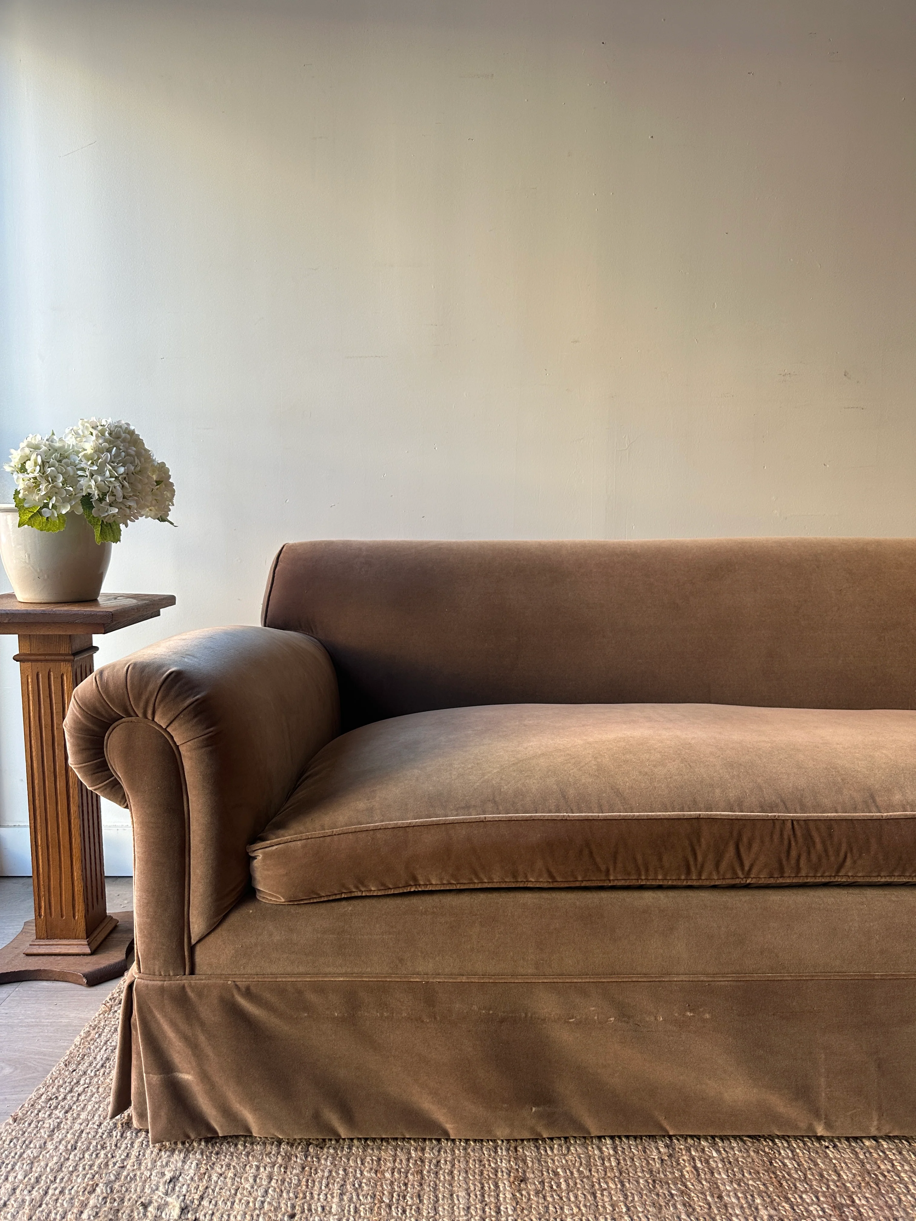 Velvet sofa - Image 2