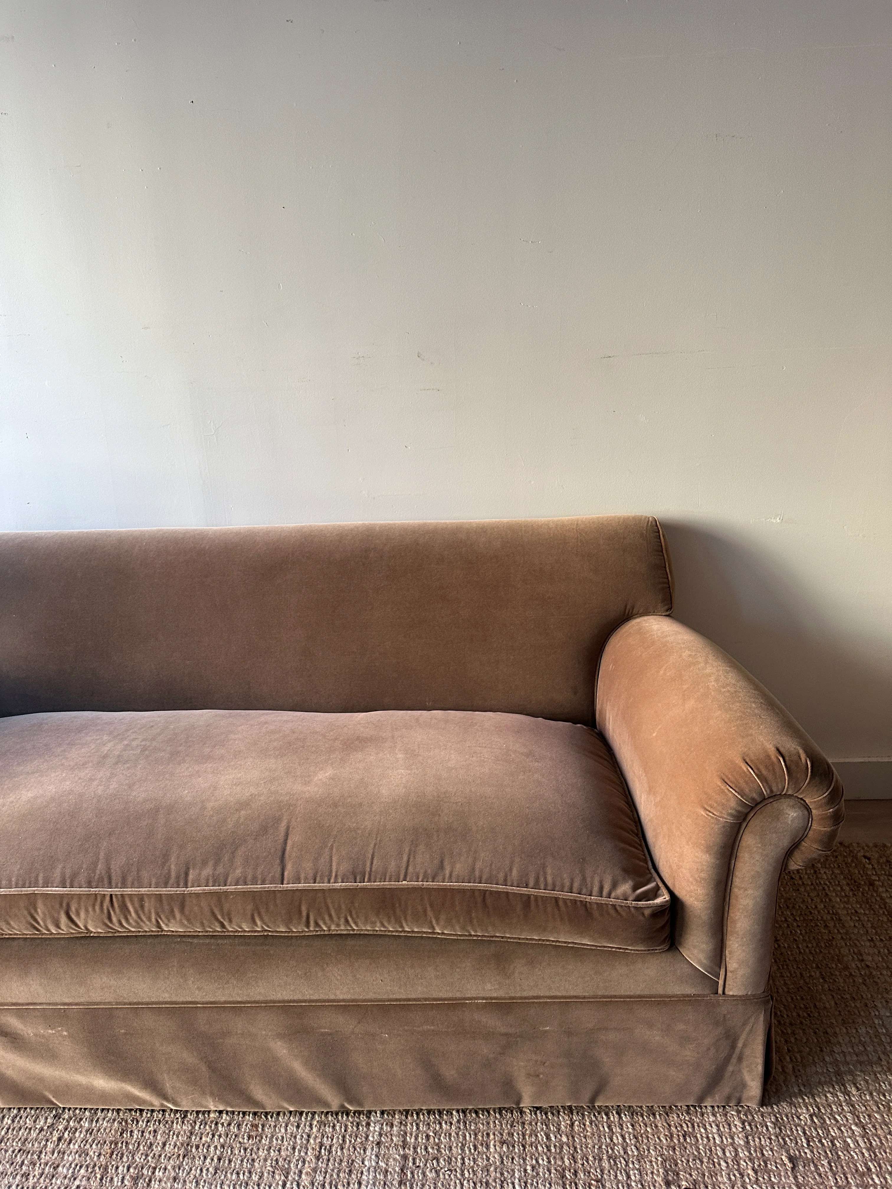 Velvet sofa - Image 3