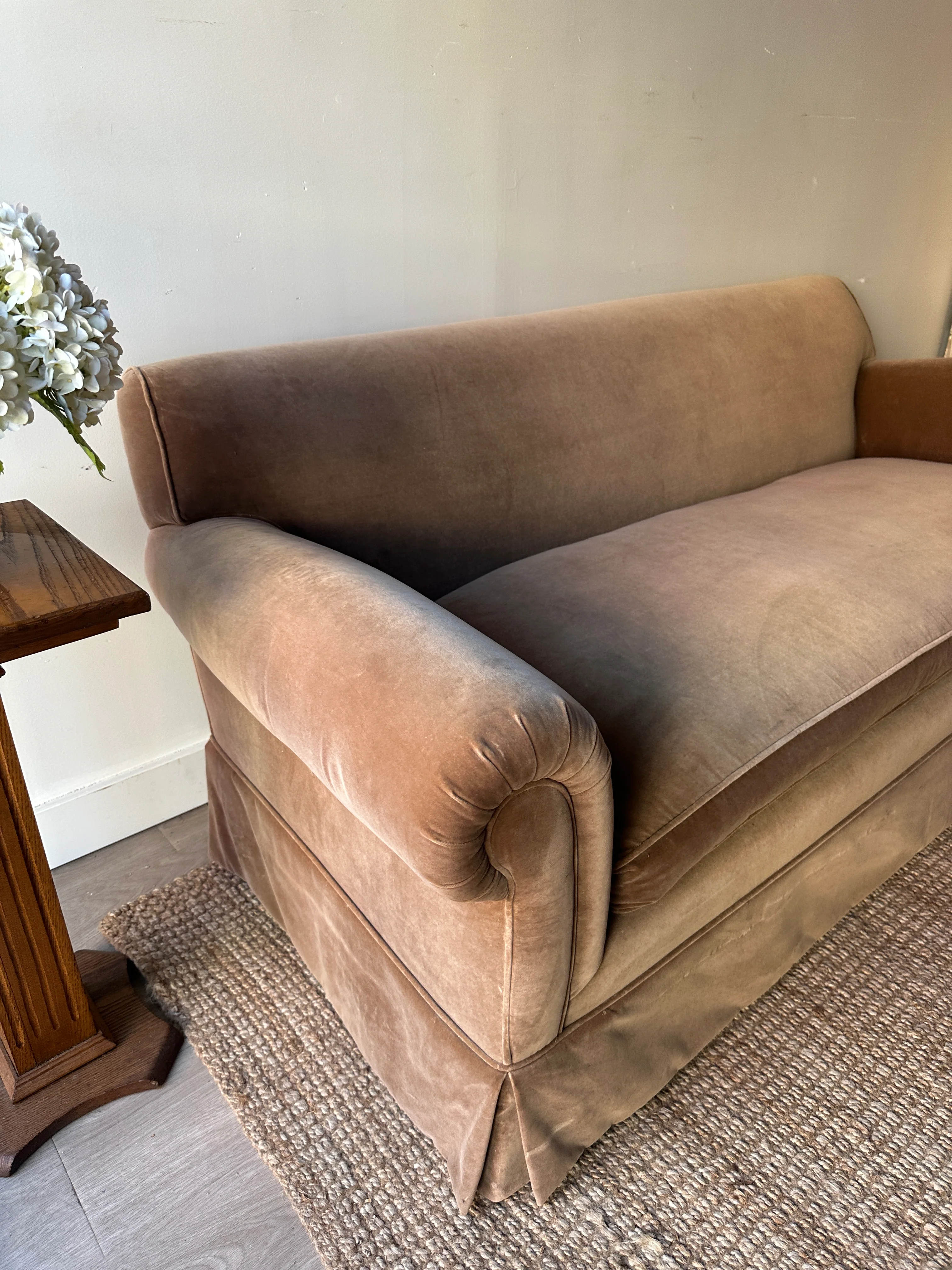 Velvet sofa - Image 5