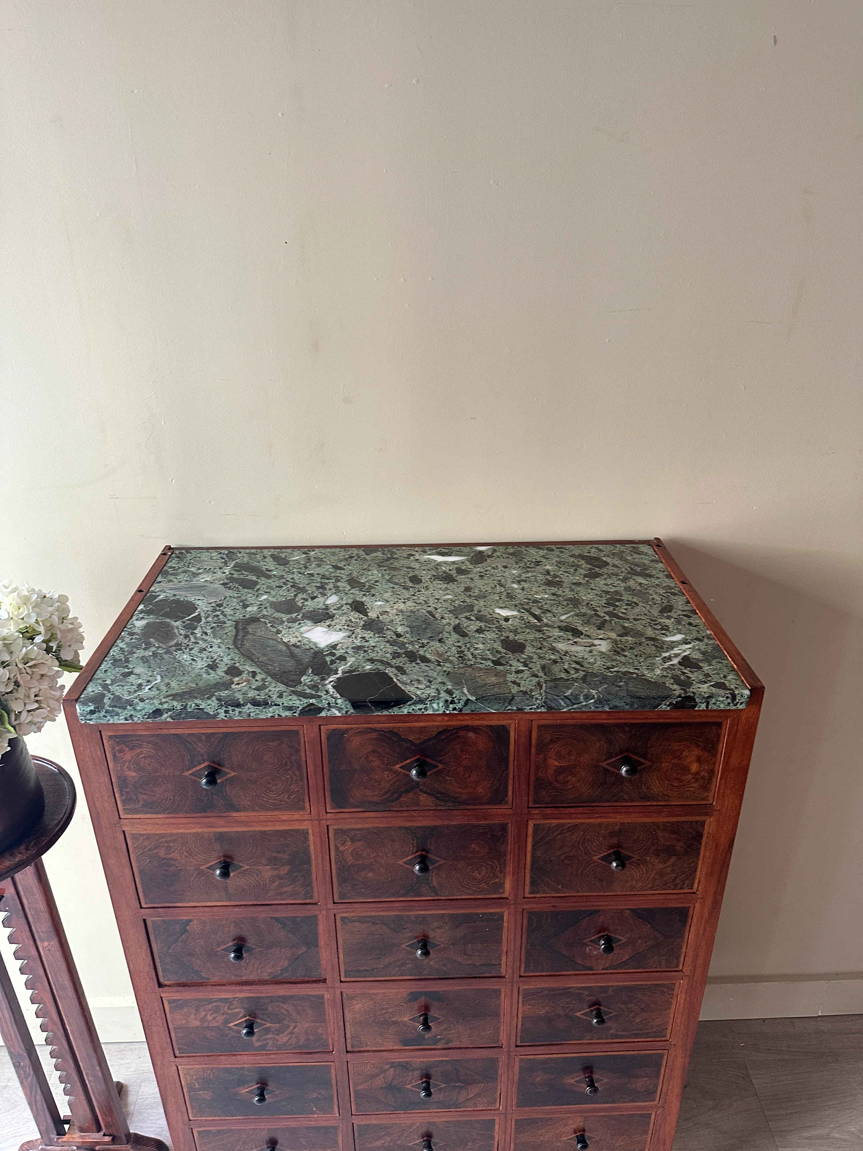 Vereinigte Werkstatten walnut and marble apothecary drawers - Image 3