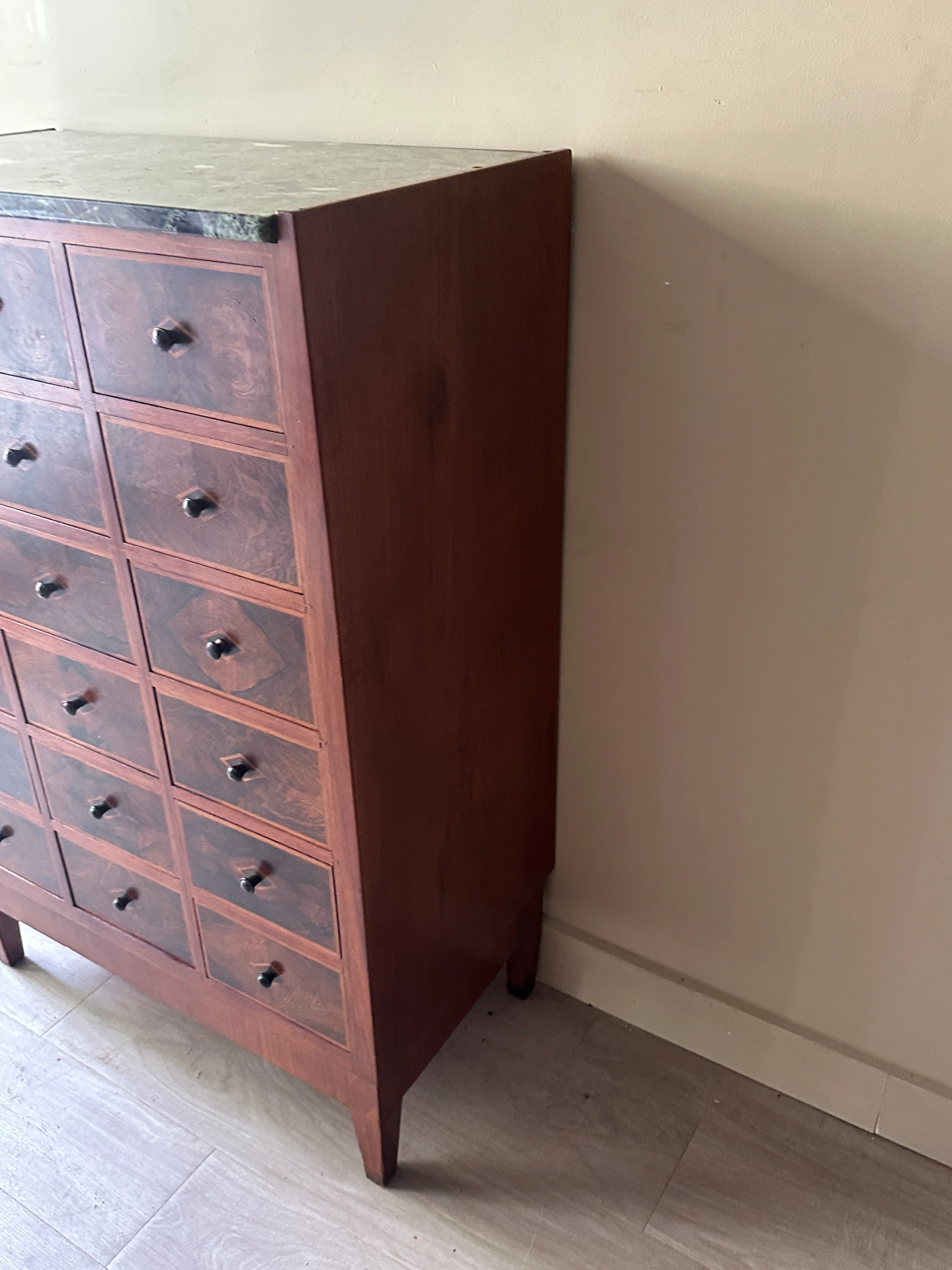 Vereinigte Werkstatten walnut and marble apothecary drawers - Image 6