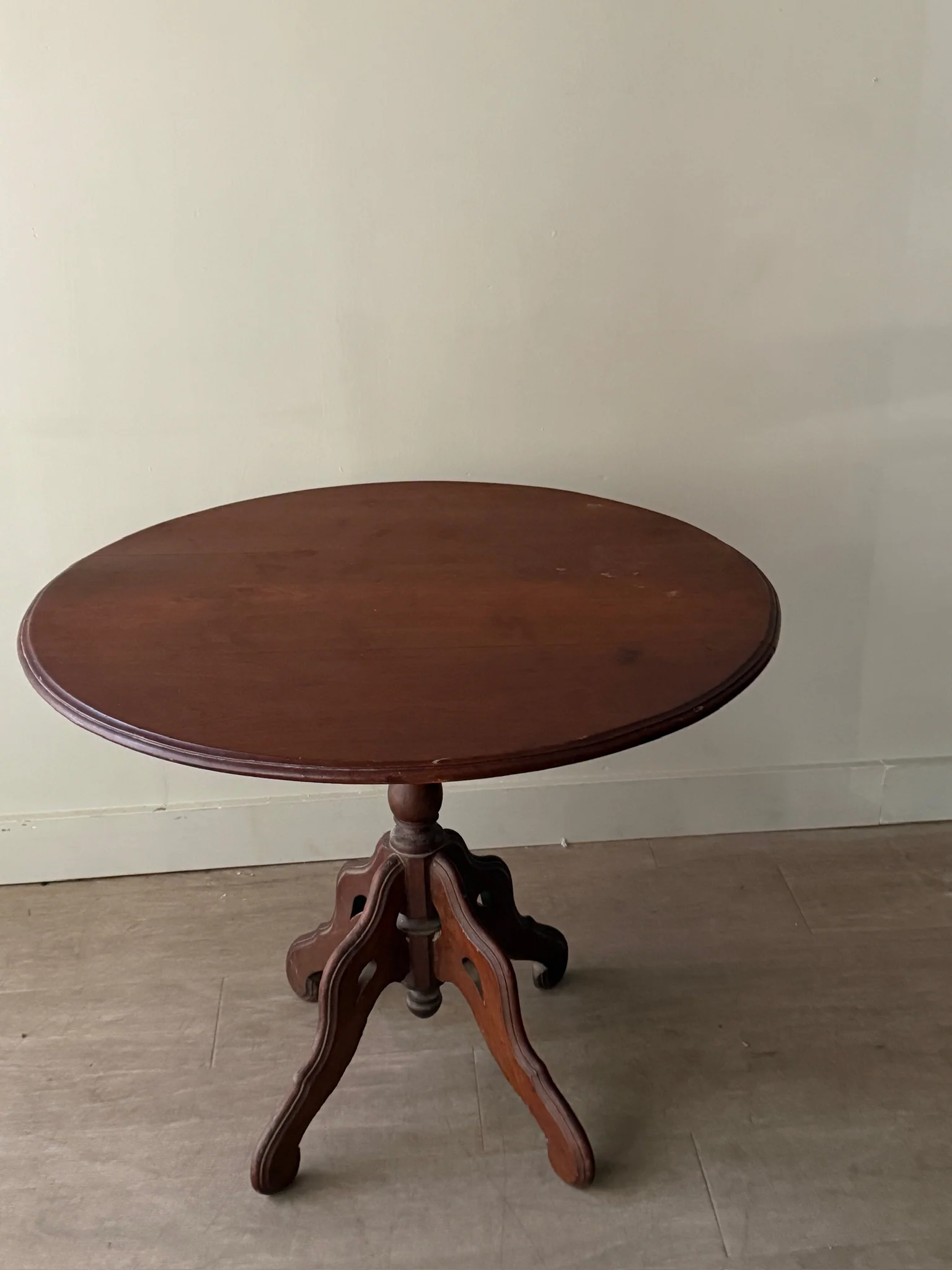 Victorian walnut parlor table - Image 4