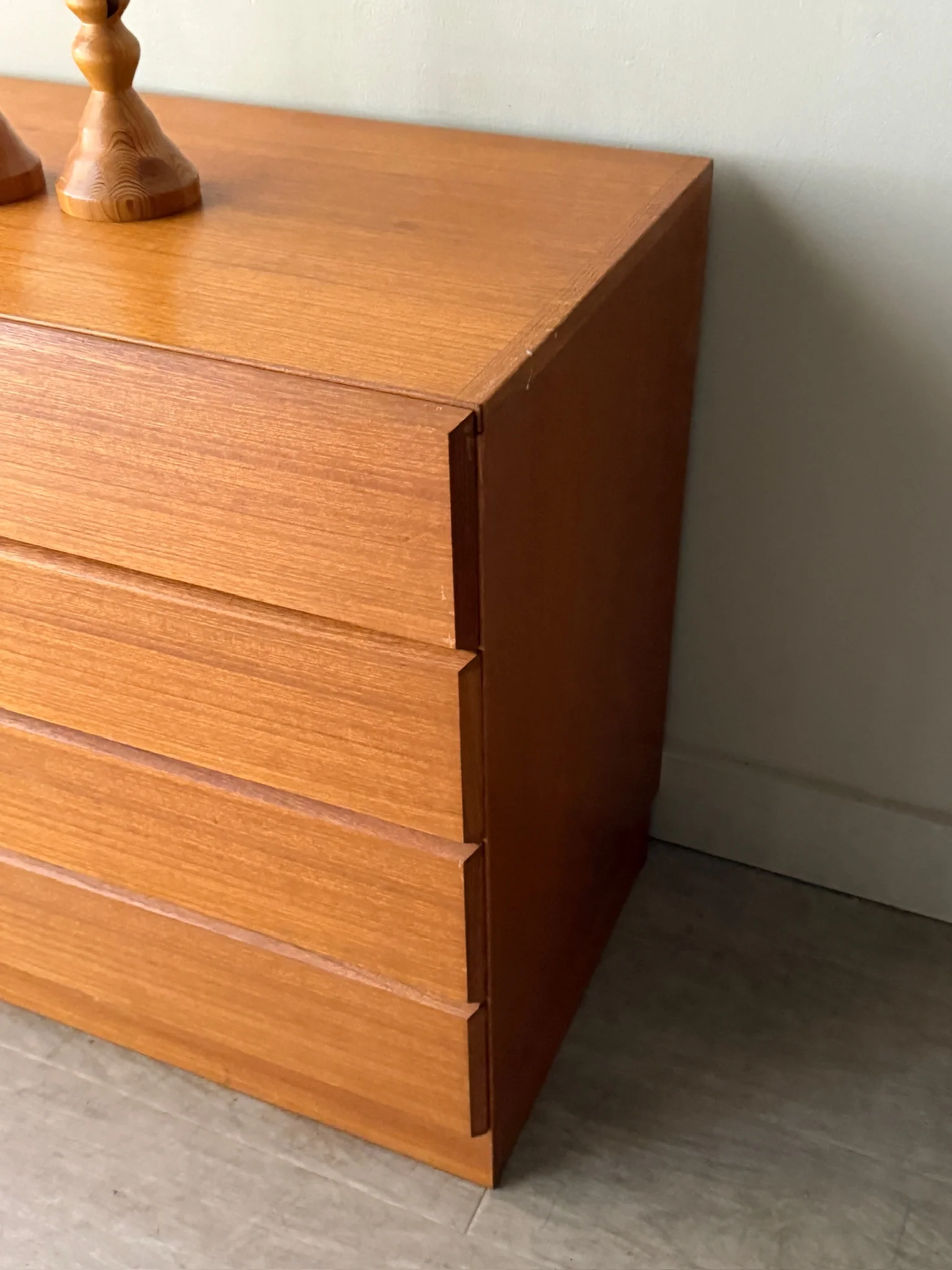 Vitre Danish teak dresser - Image 3