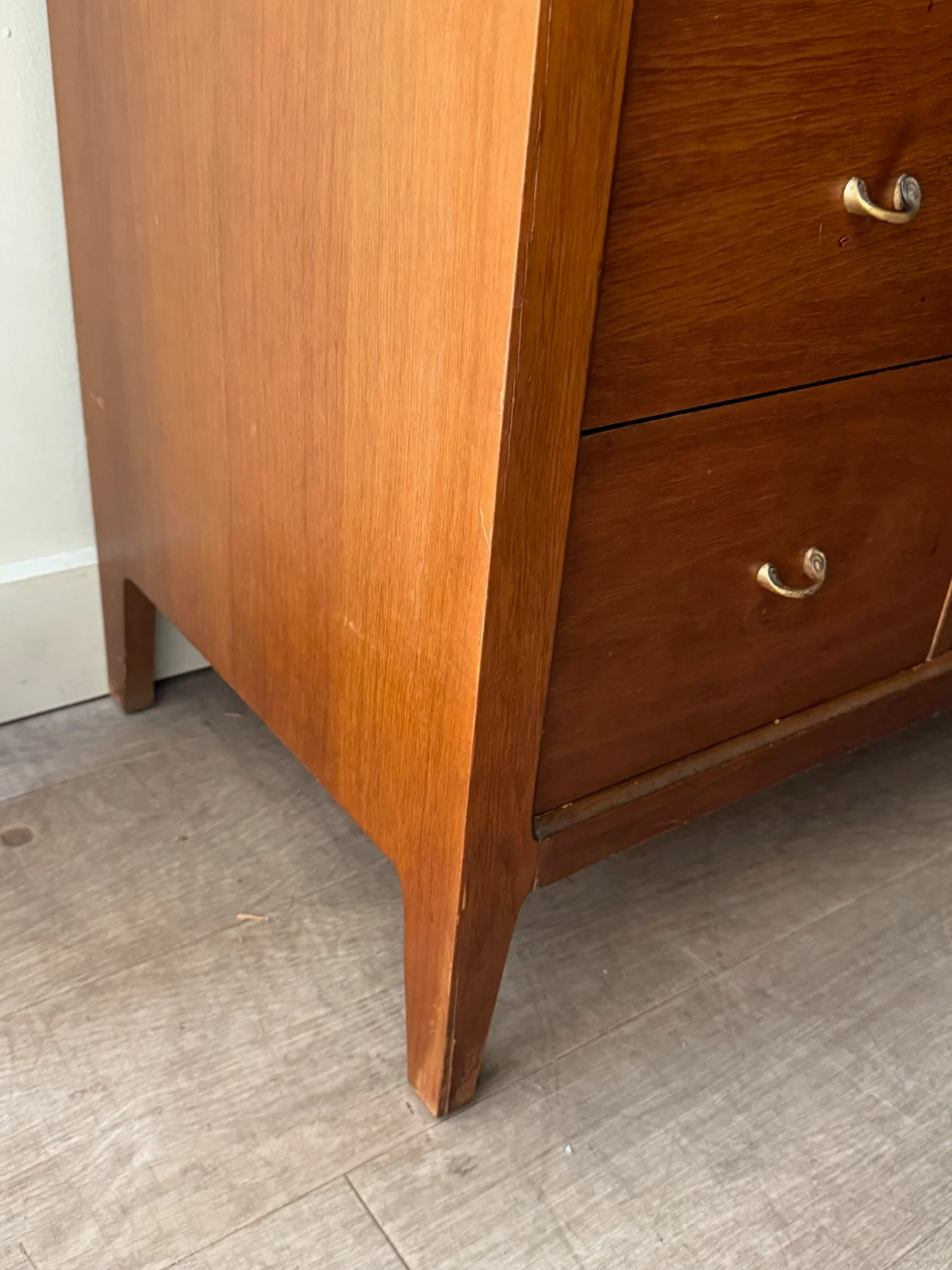 Walnut and brass dresser - Image 2
