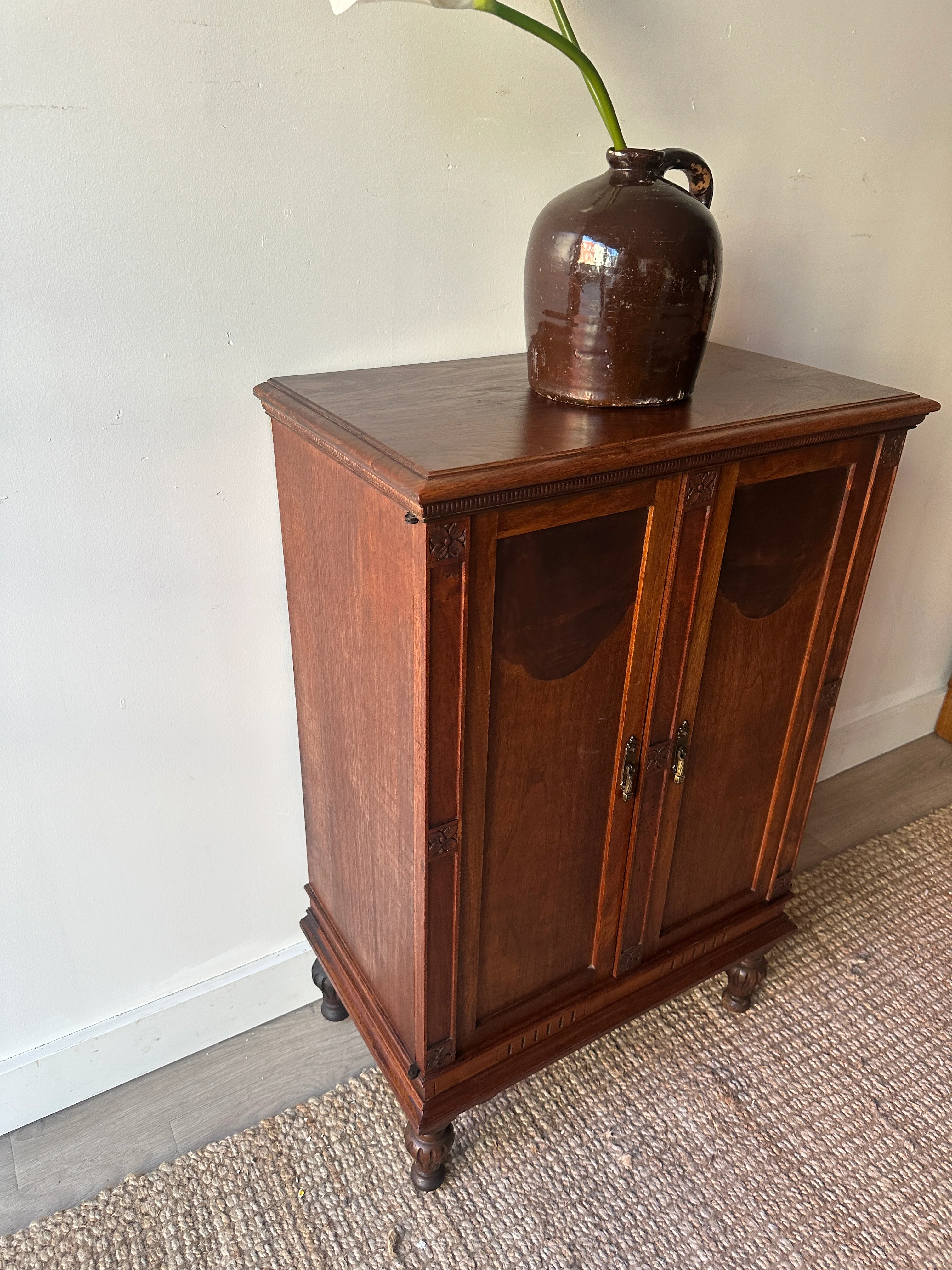 Walnut bar - Image 2