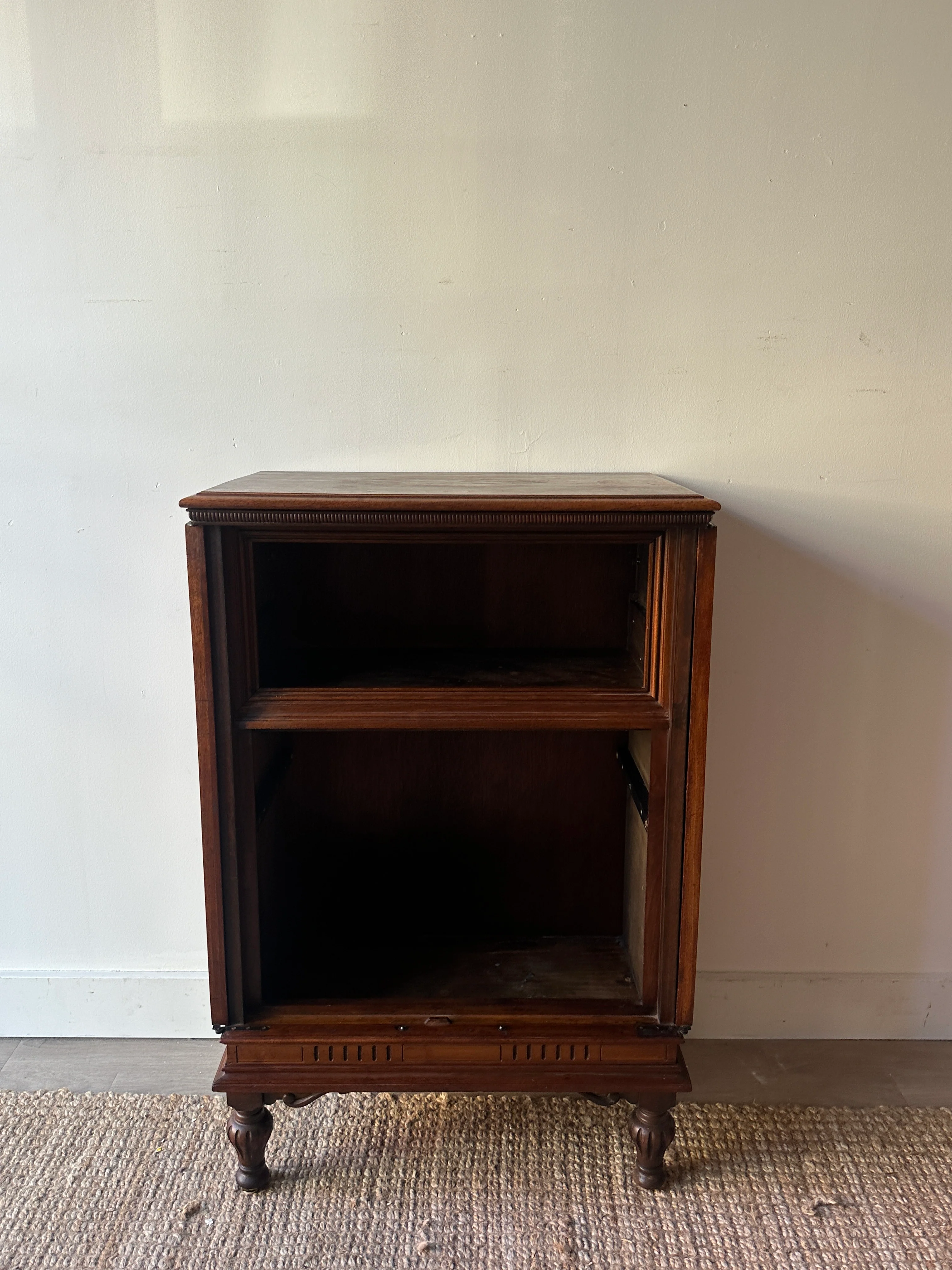 Walnut bar - Image 4