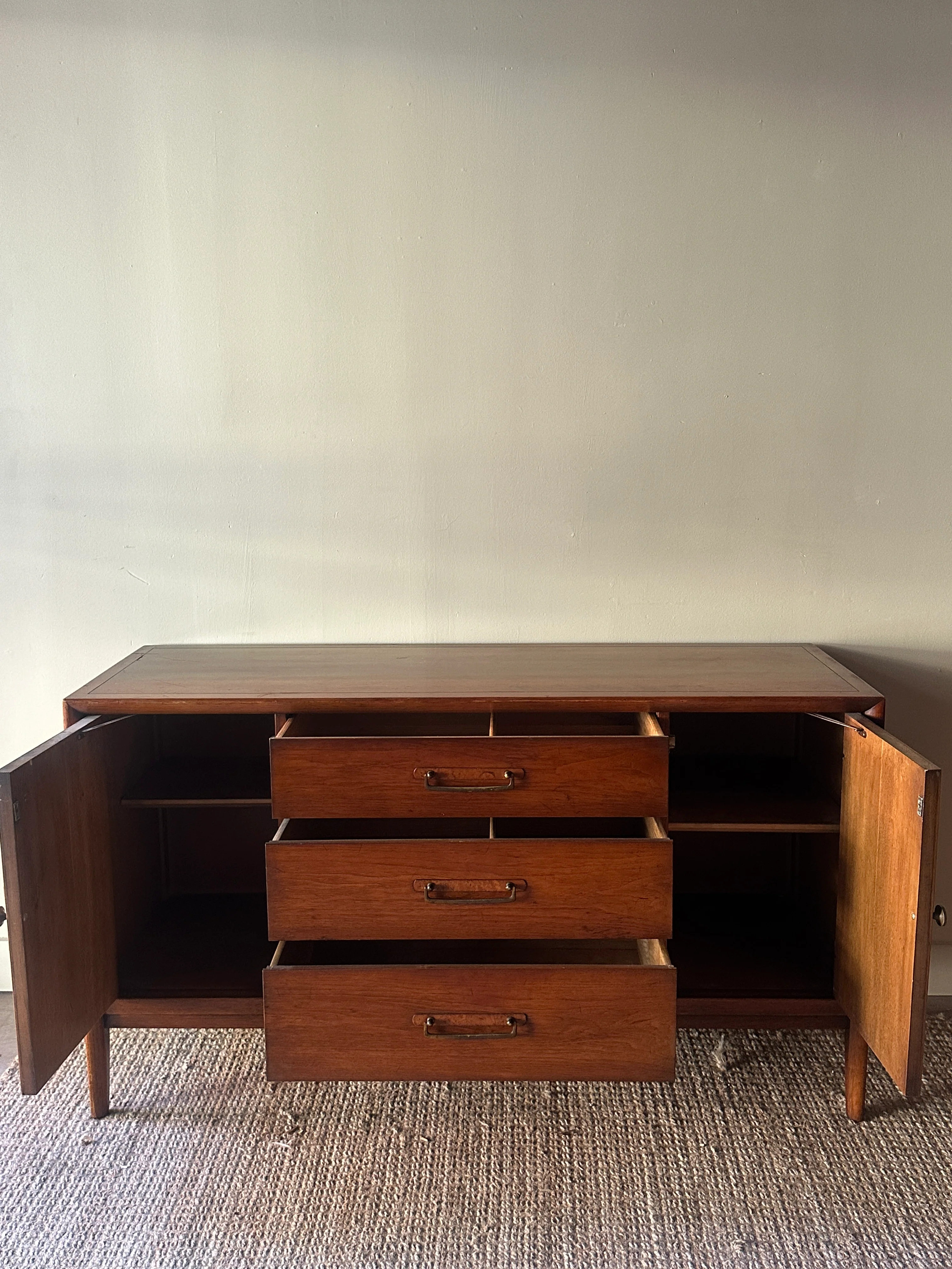 Walnut, brass knob credenza - Image 5