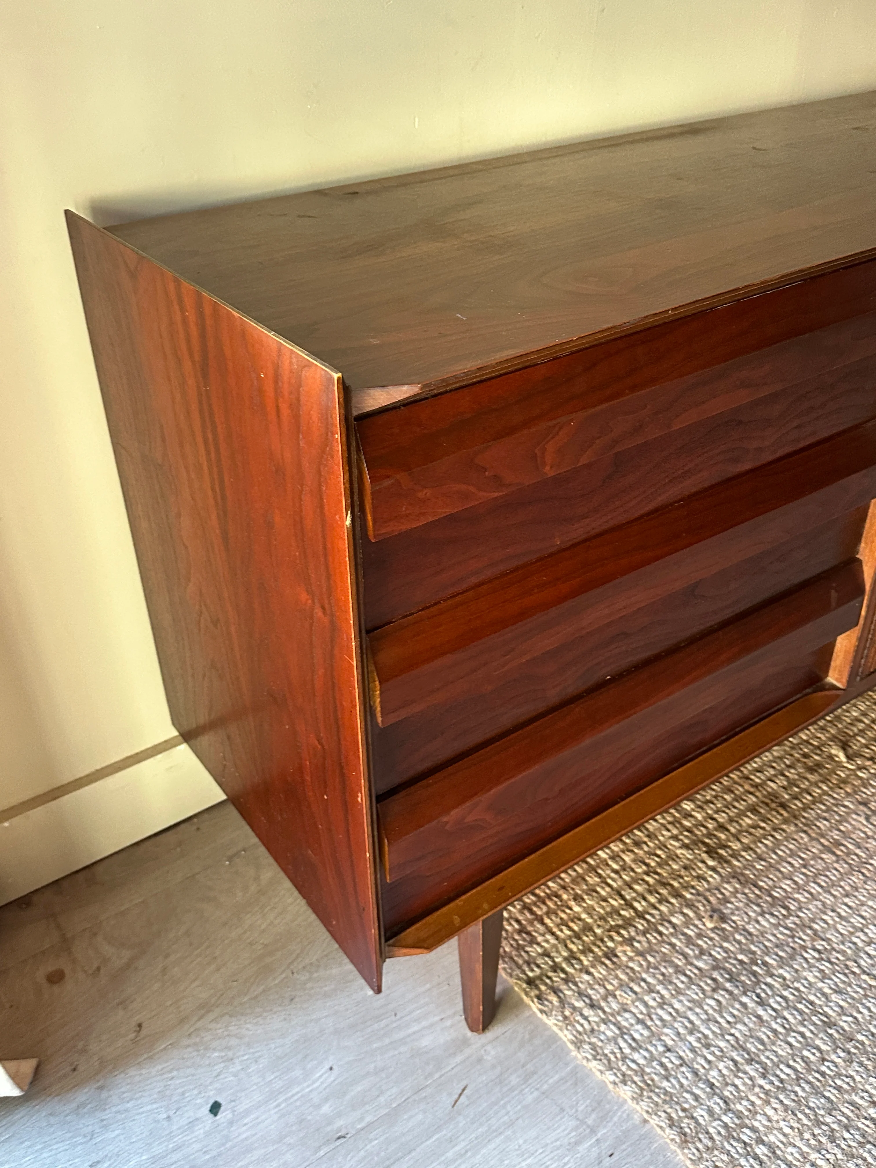 Walnut credenza with fluted doors - Image 2