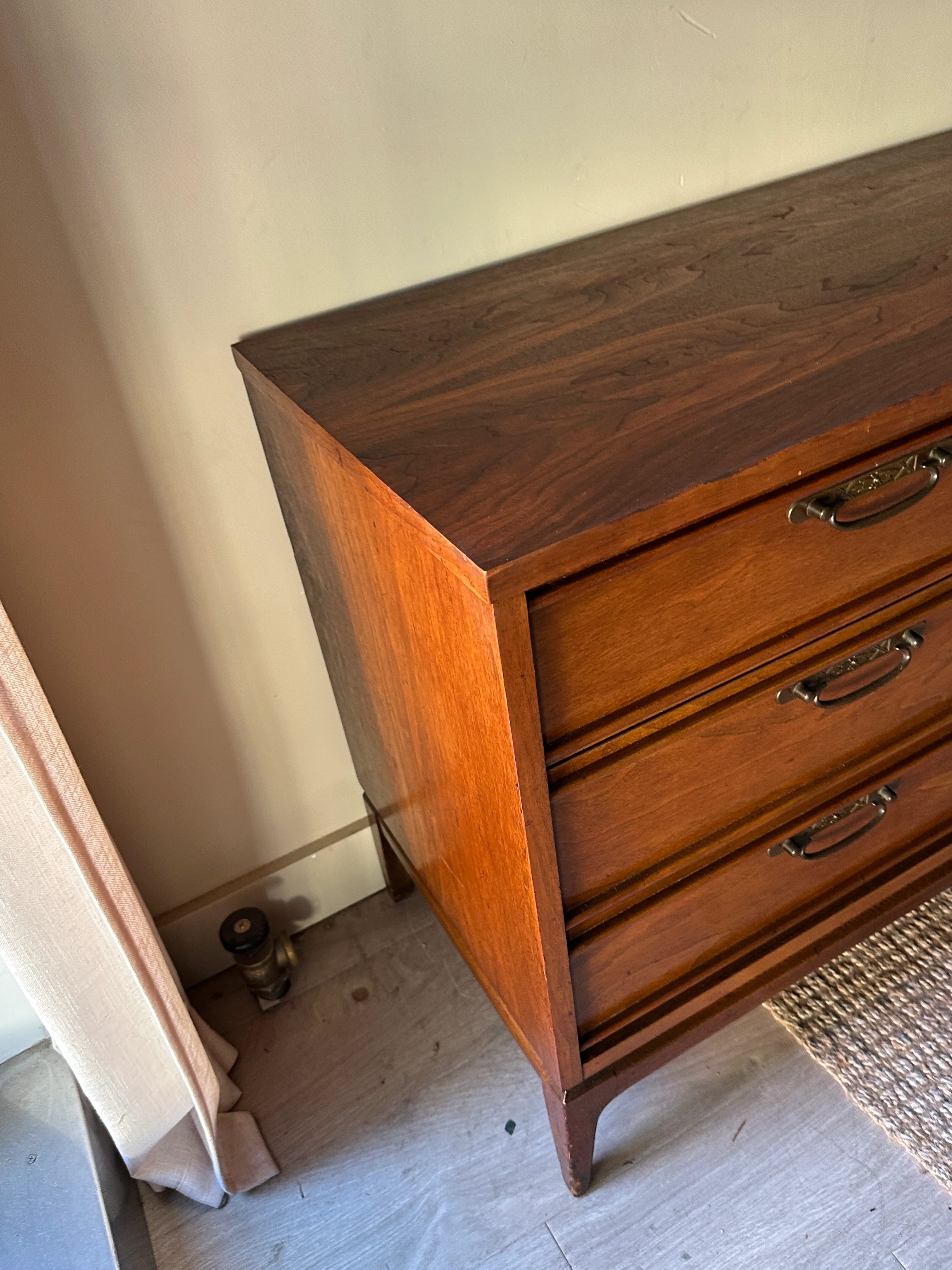 Walnut credenza with carved center handles - Image 2
