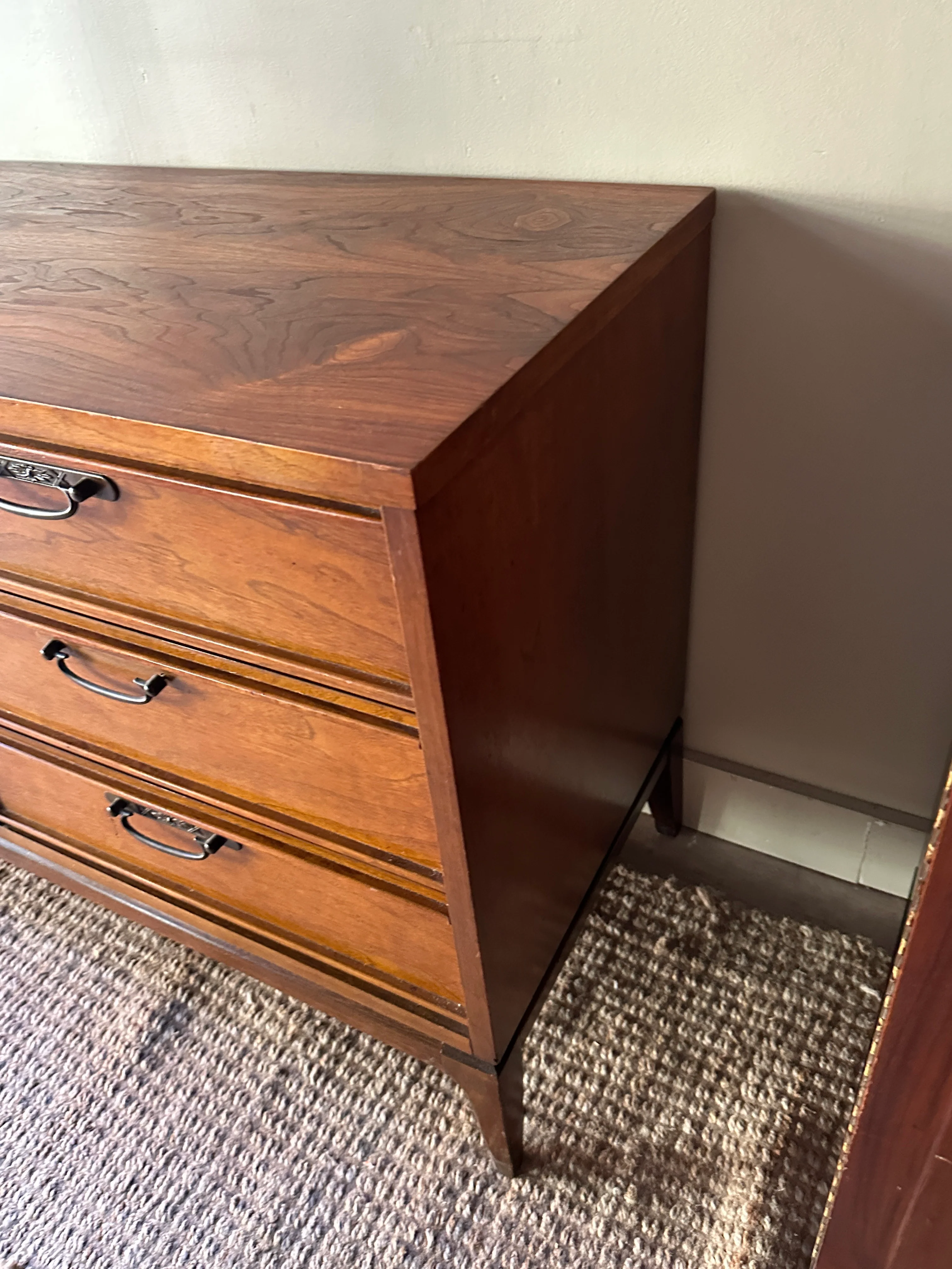 Walnut credenza with carved center handles - Image 3