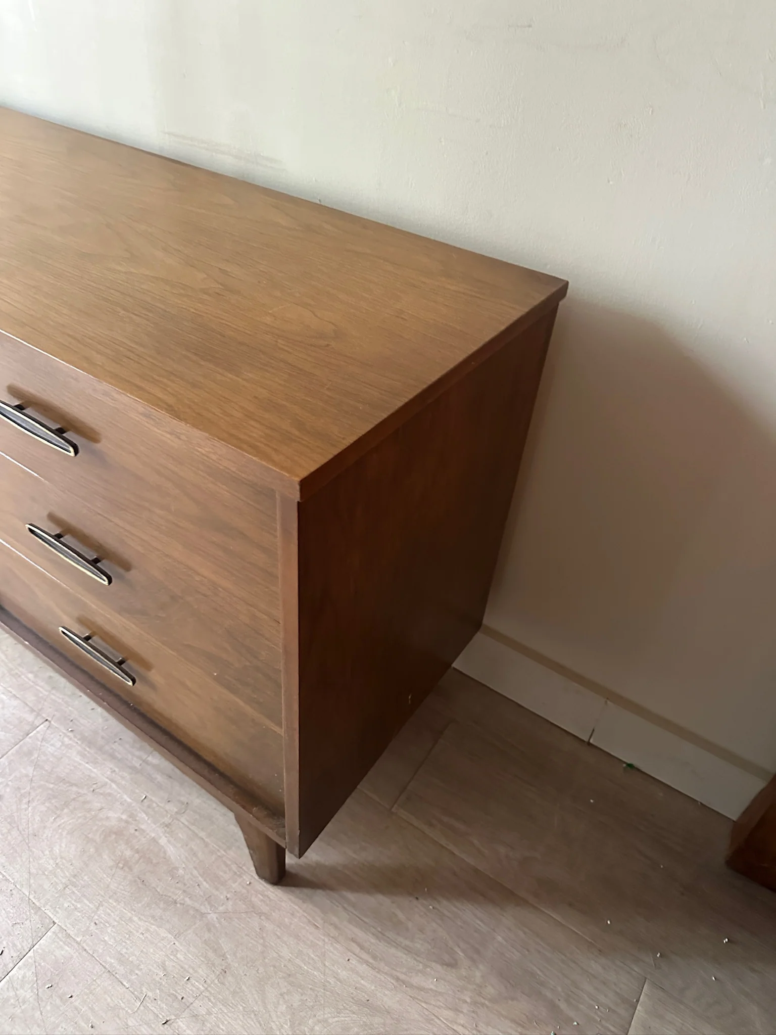 Walnut credenza - Image 4