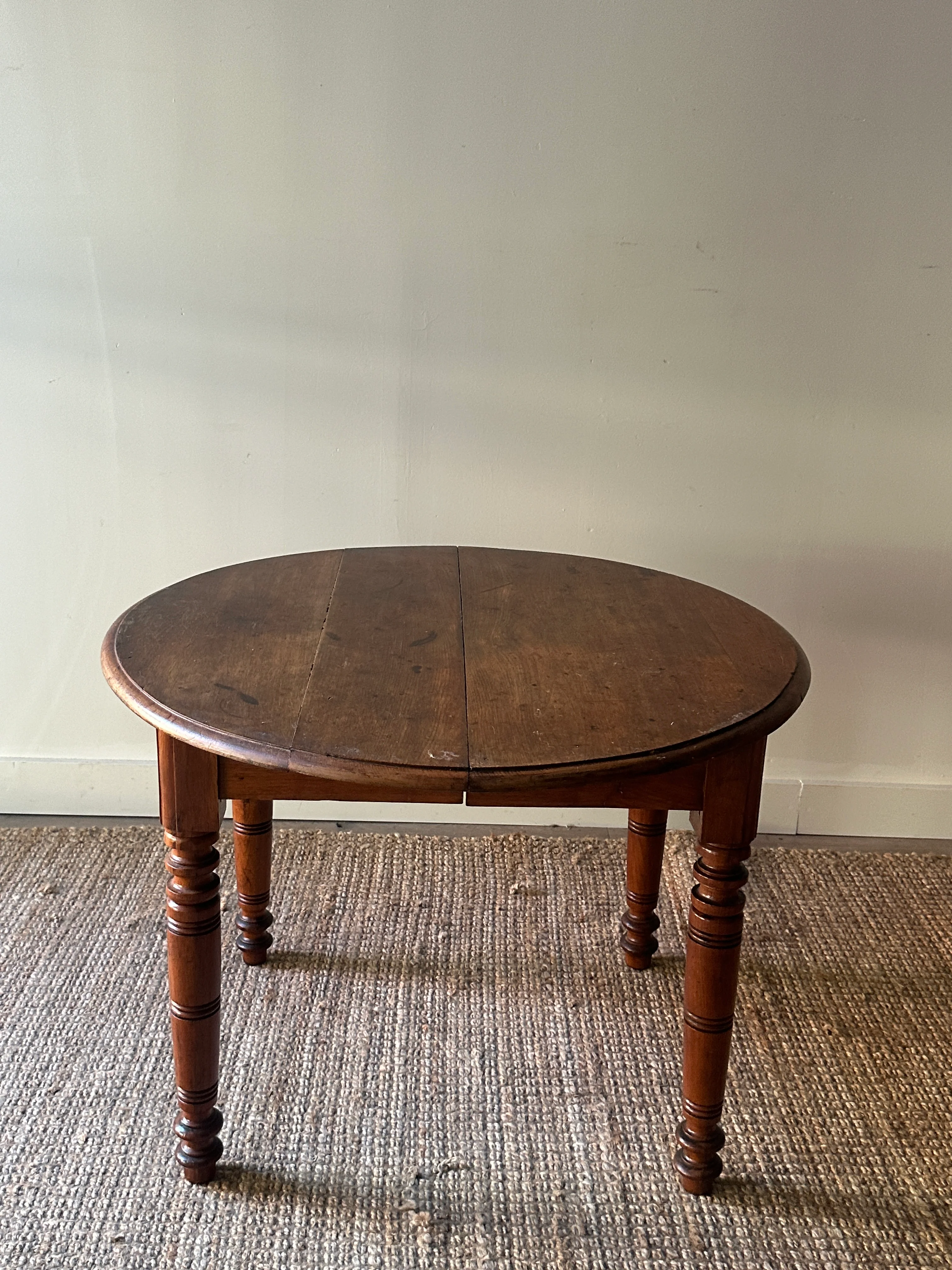 Walnut dining table - Image 2