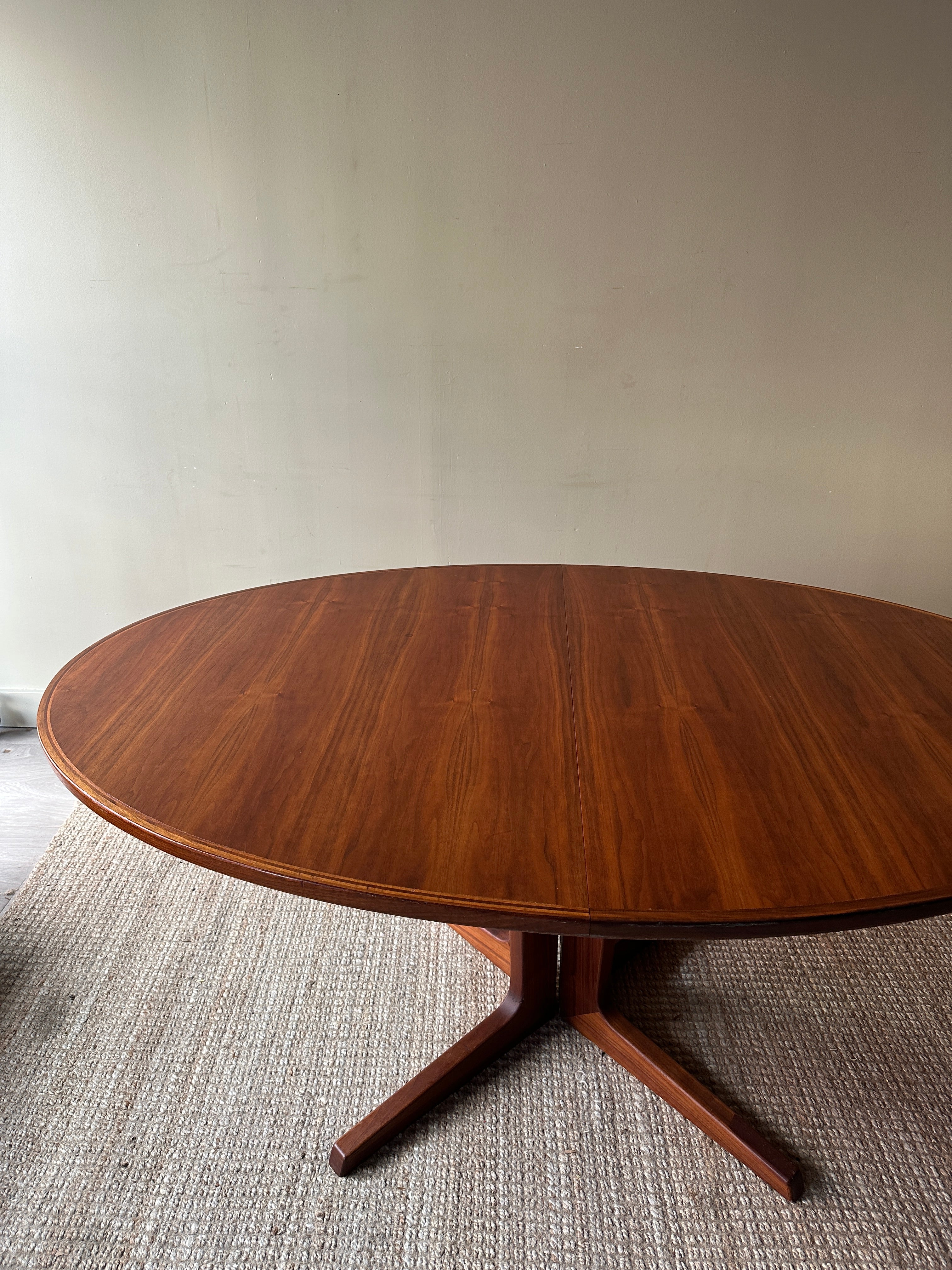 Walnut dining table - Image 4