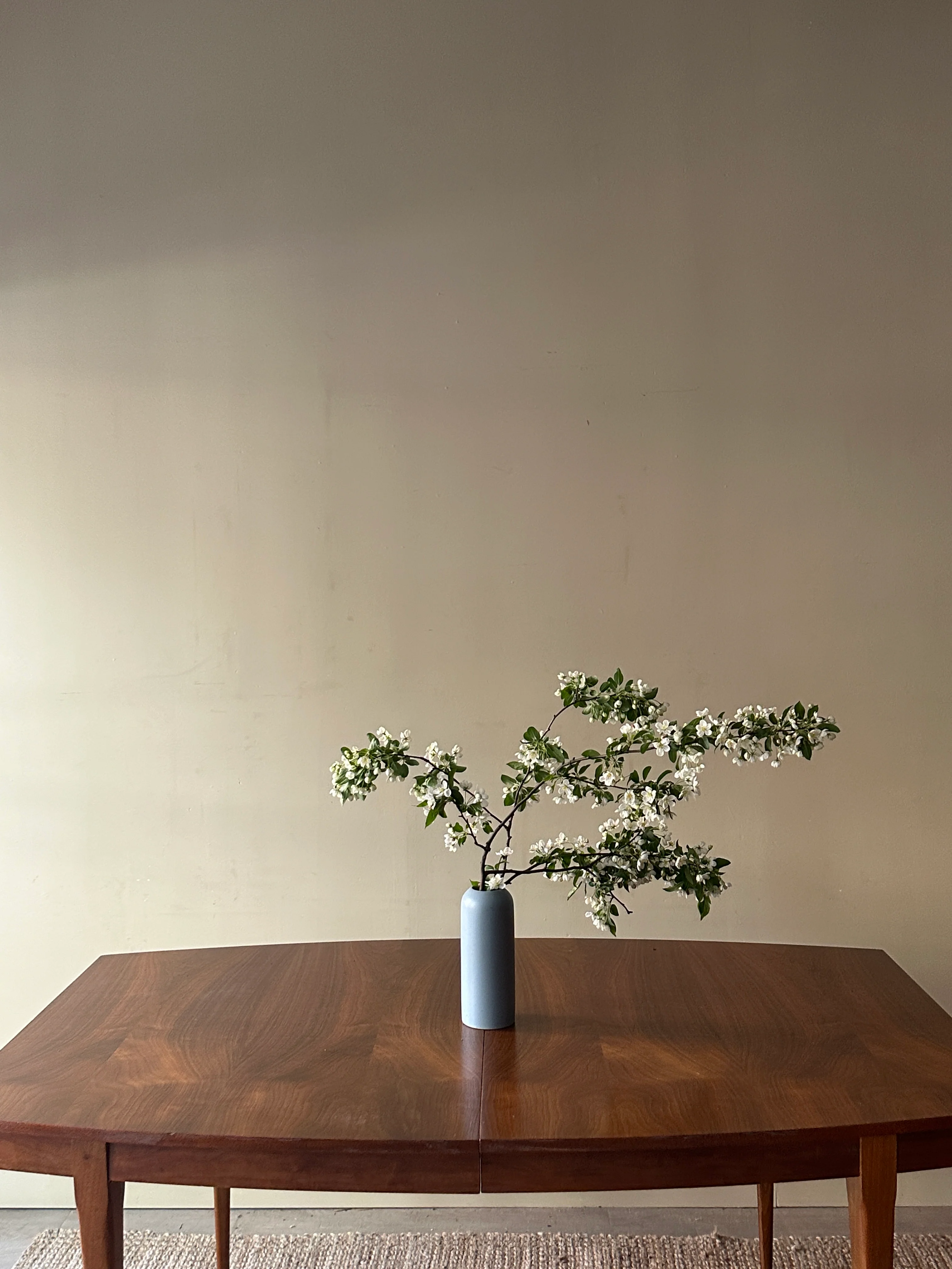 Walnut dining table - Image 2