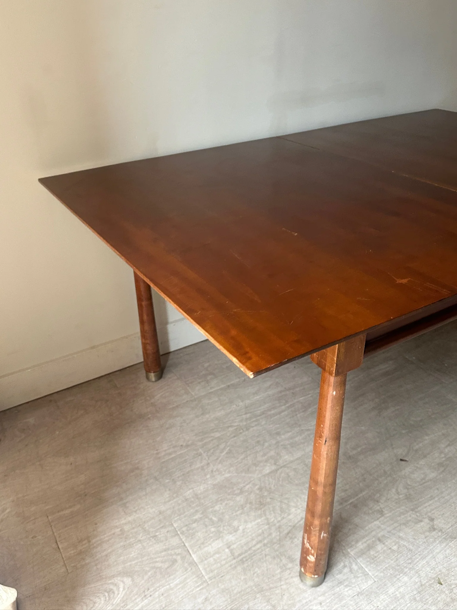 Walnut dining table - Image 2