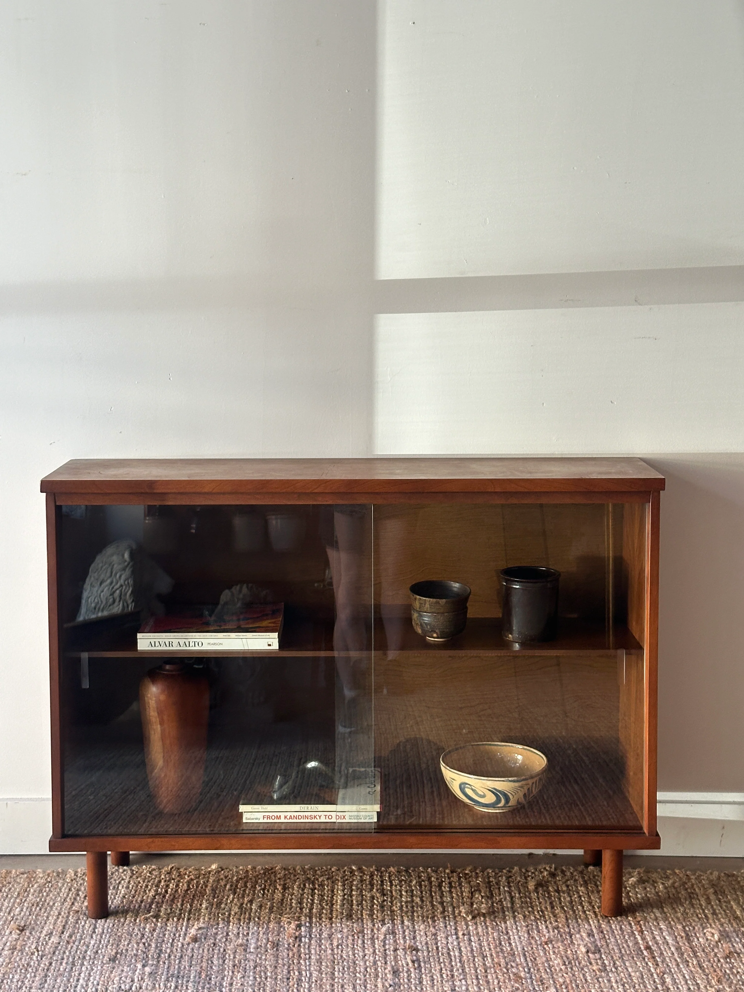 Walnut display case - Image 2