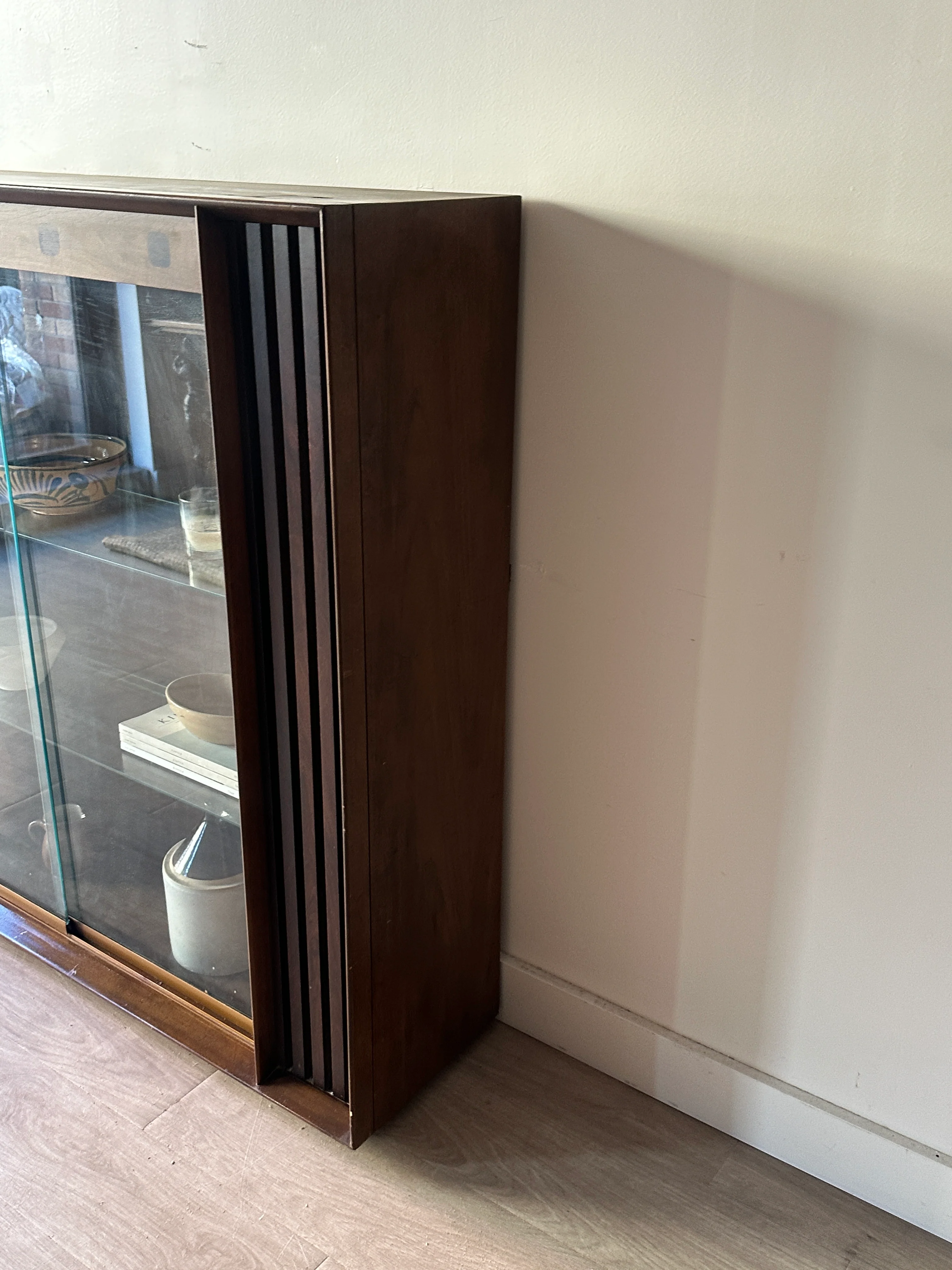 Walnut display case - Image 3