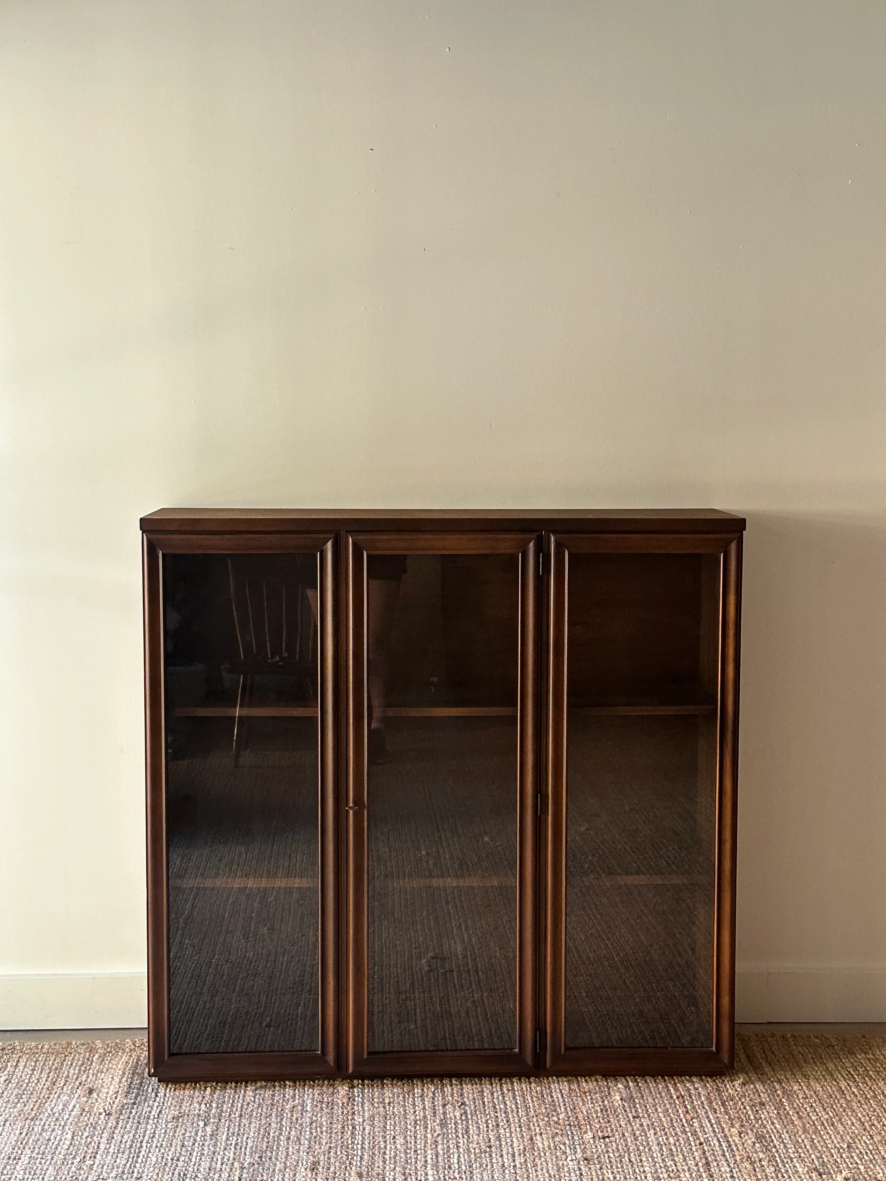Walnut display case - Image 2