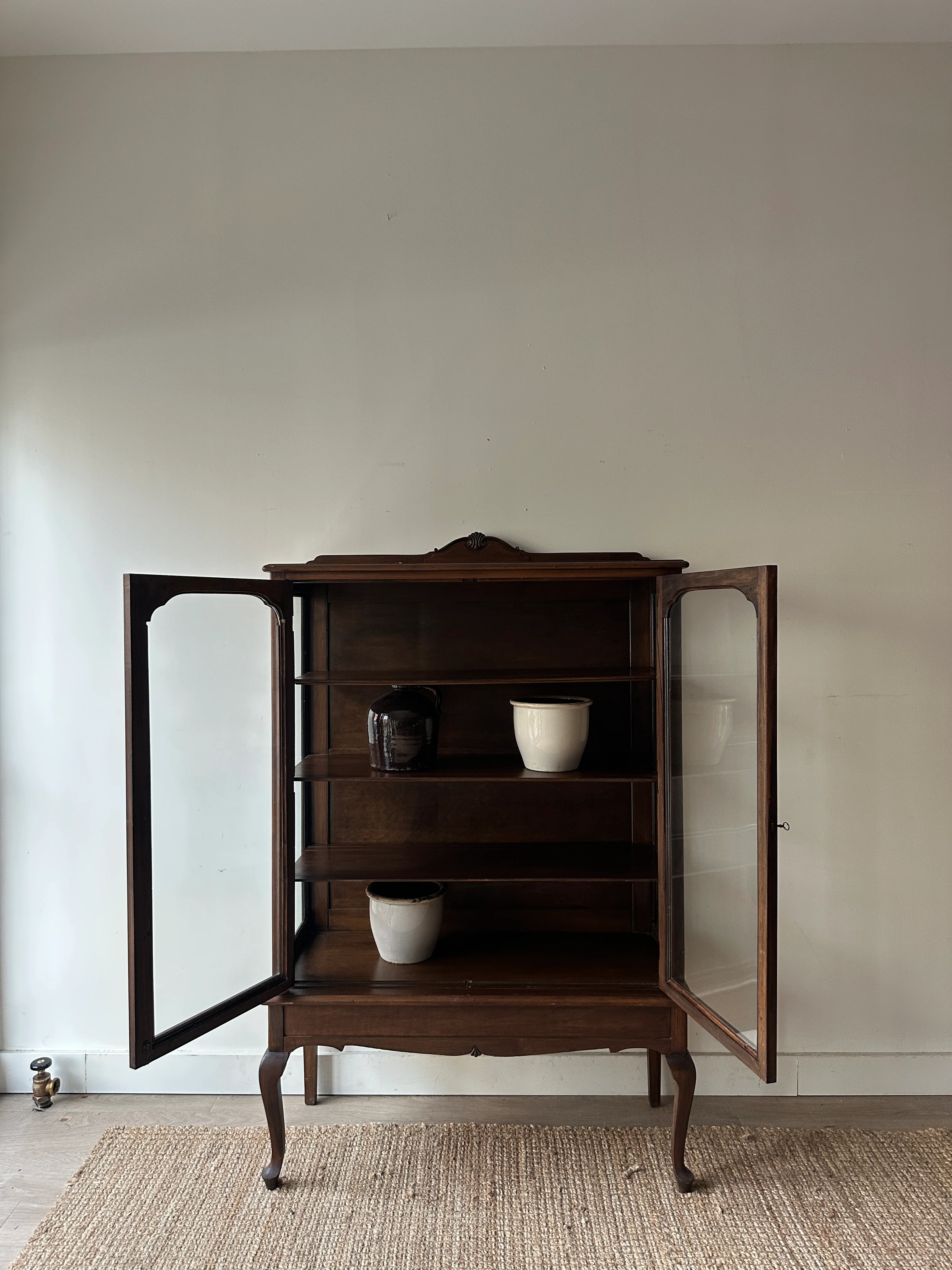 Walnut display case - Image 5