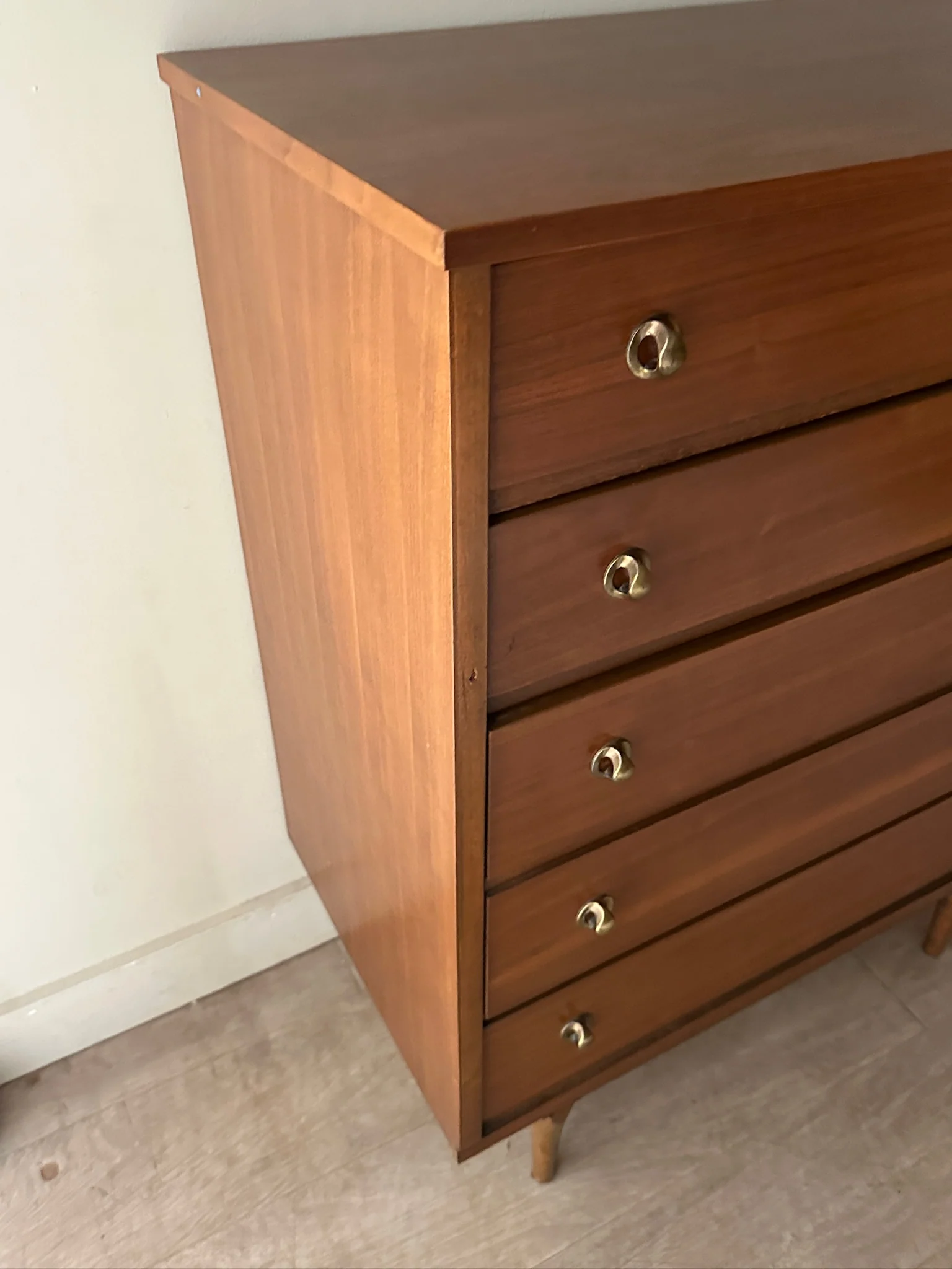 Walnut dresser with brass handles - Image 3