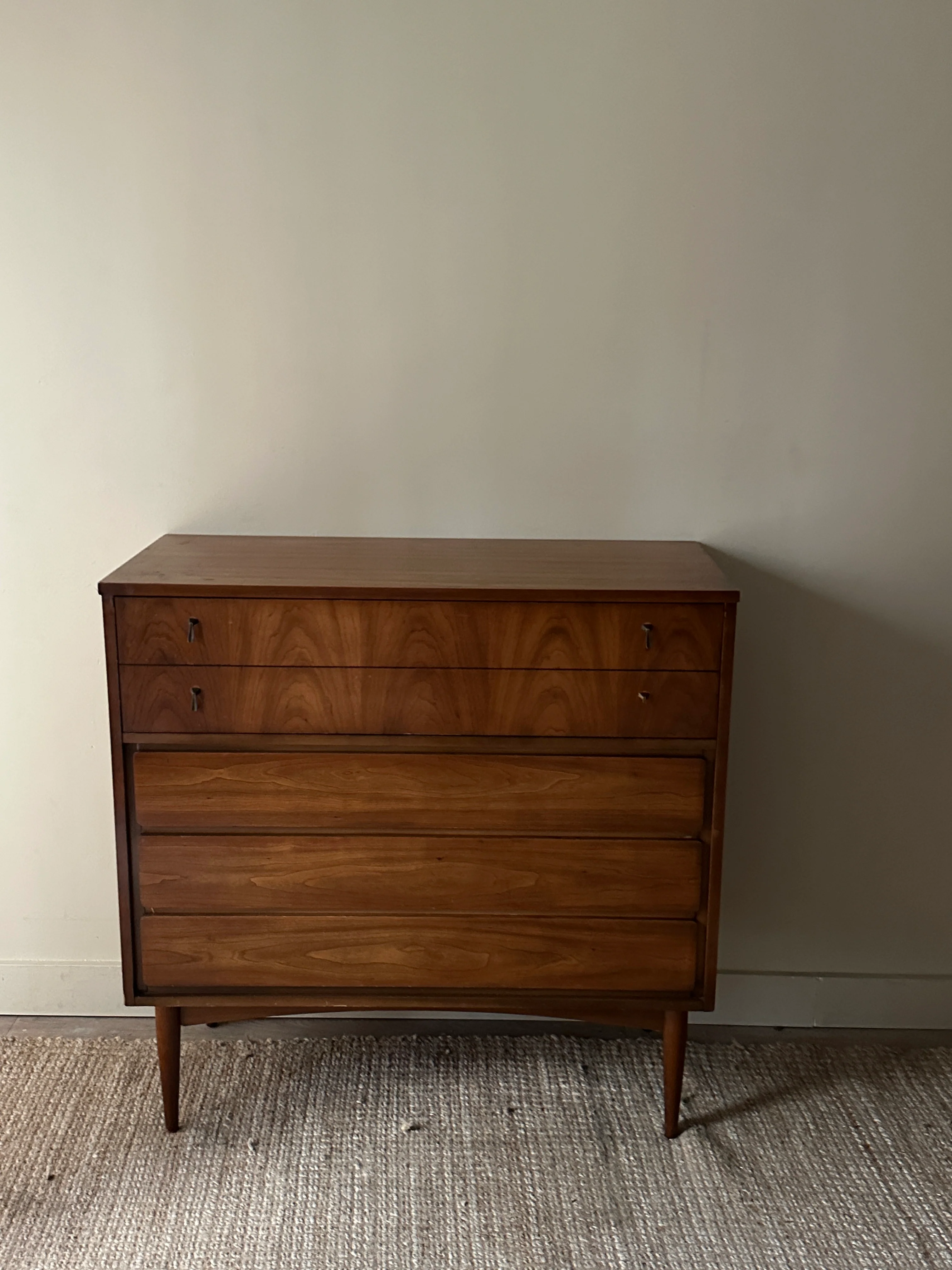 Walnut dresser with brass pulls - Image 2