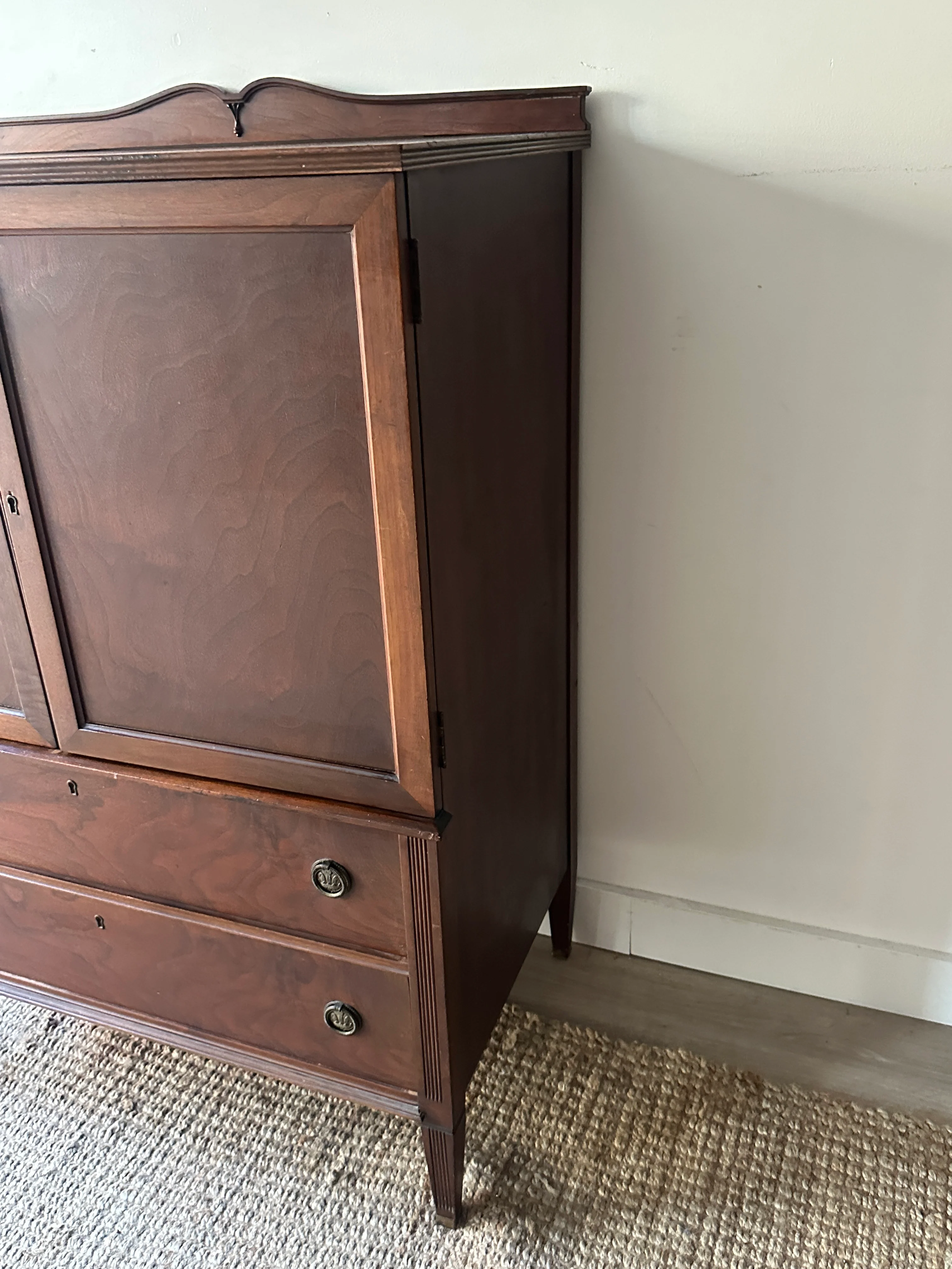Walnut gentleman’s dresser - Image 4