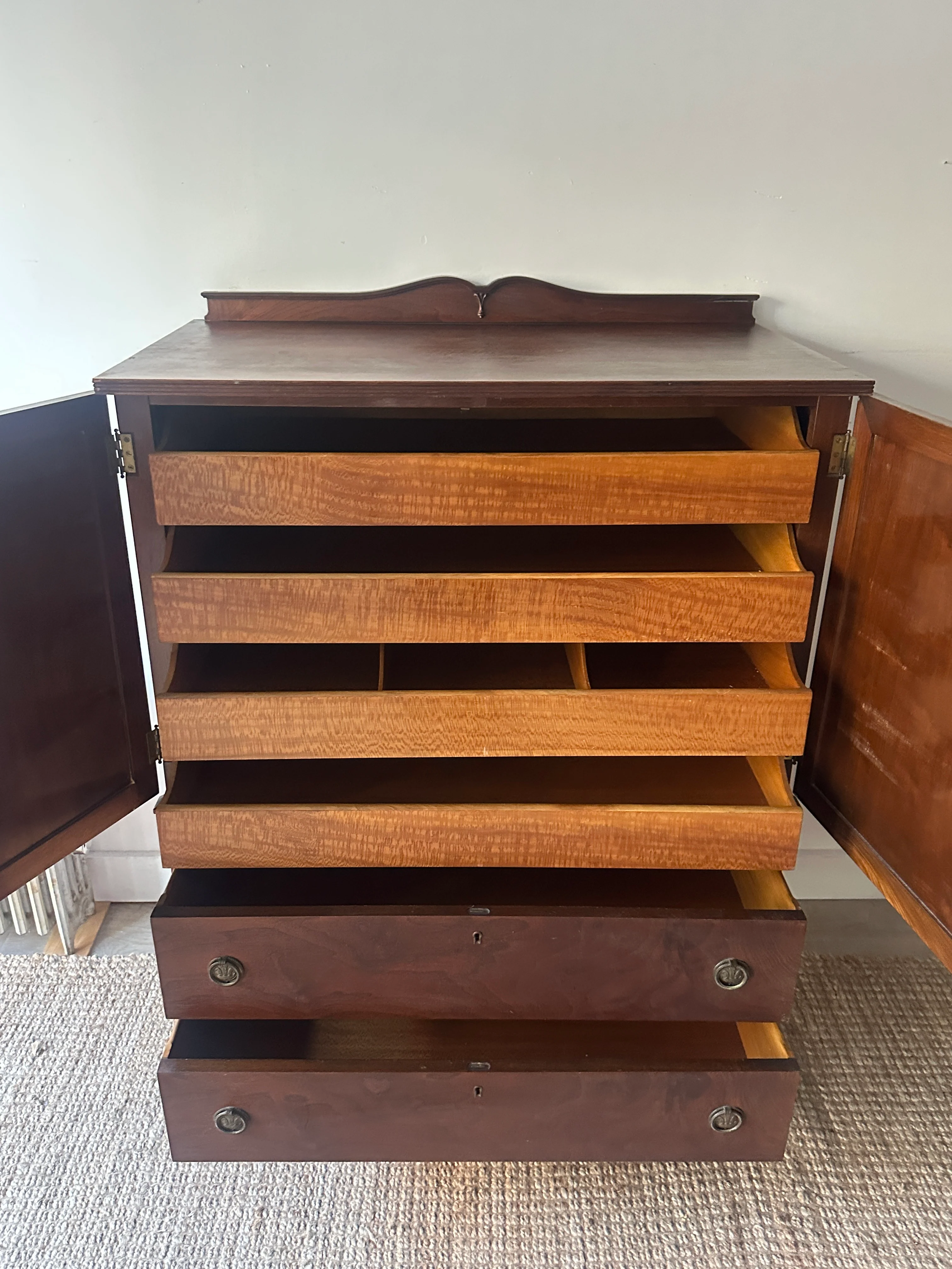 Walnut gentleman’s dresser - Image 6