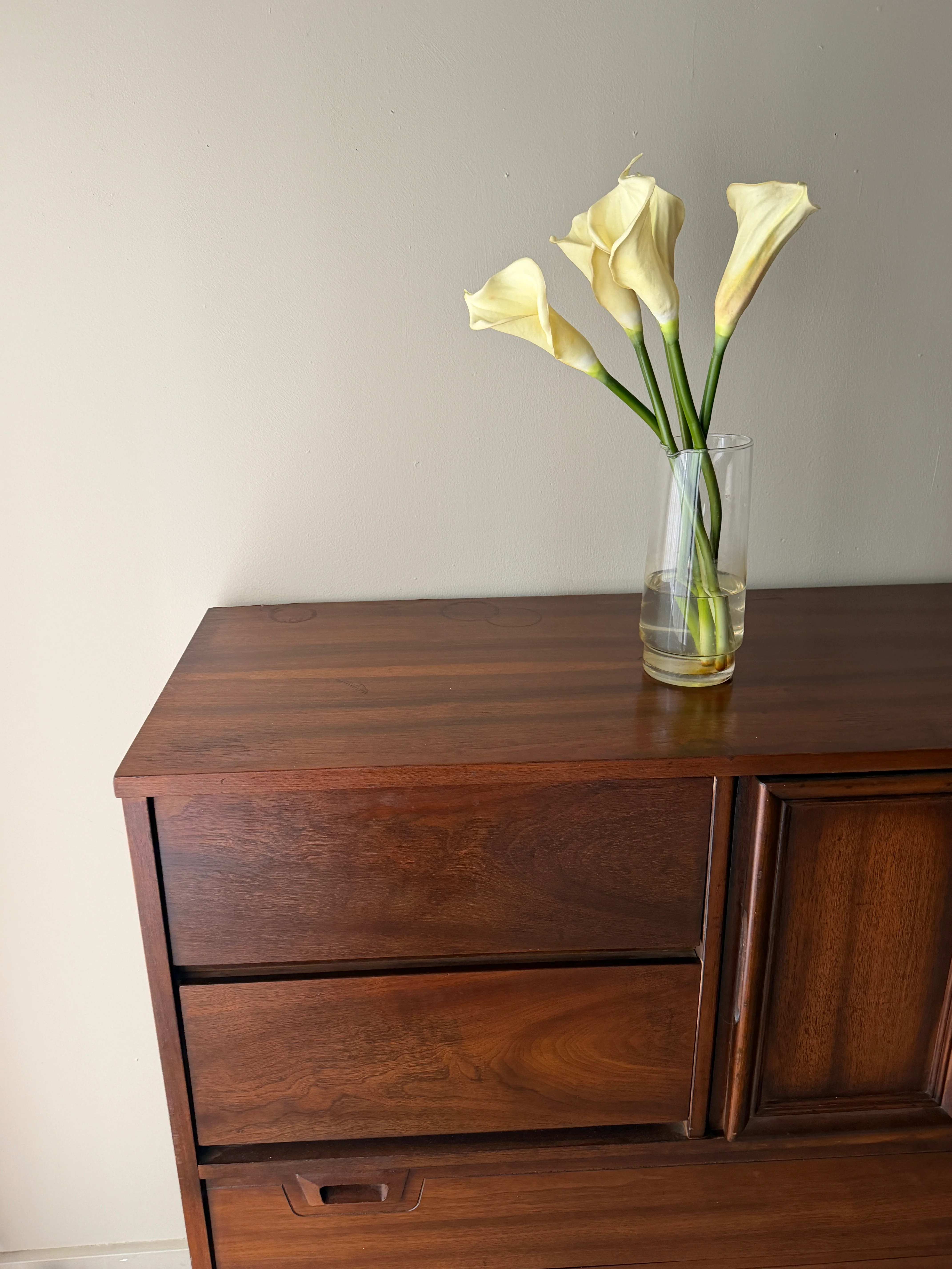 Walnut gentlemen’s dresser - Image 3