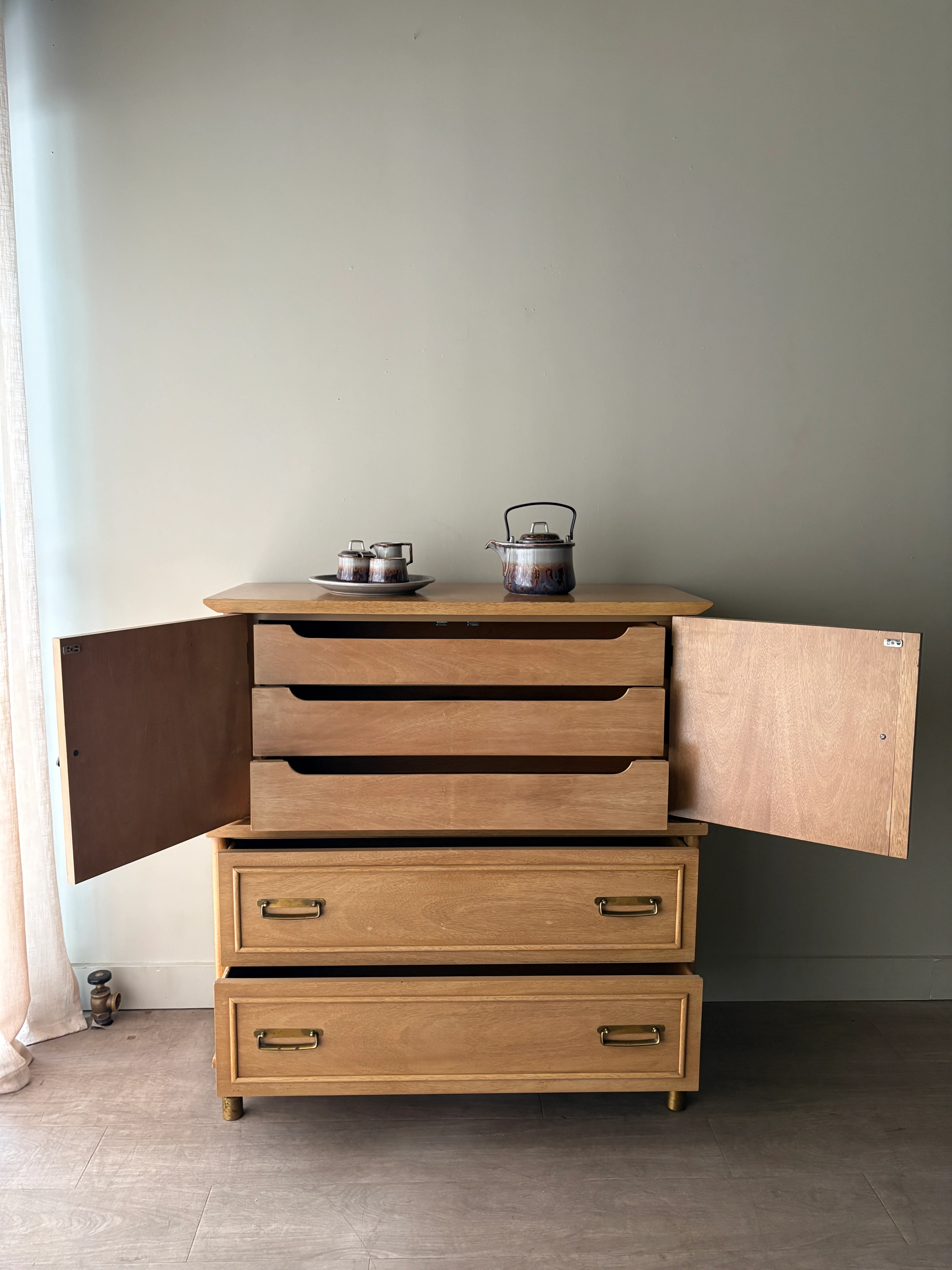 Walnut gentlemen’s dresser - Image 5