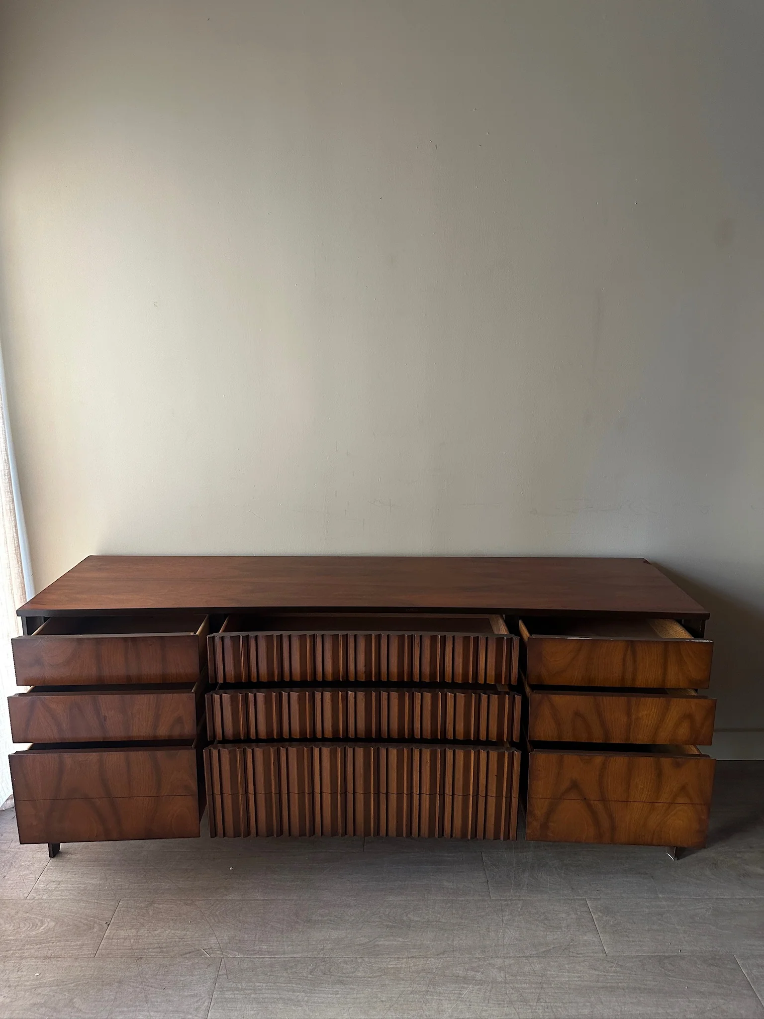 Walnut sculptural dresser - Image 5
