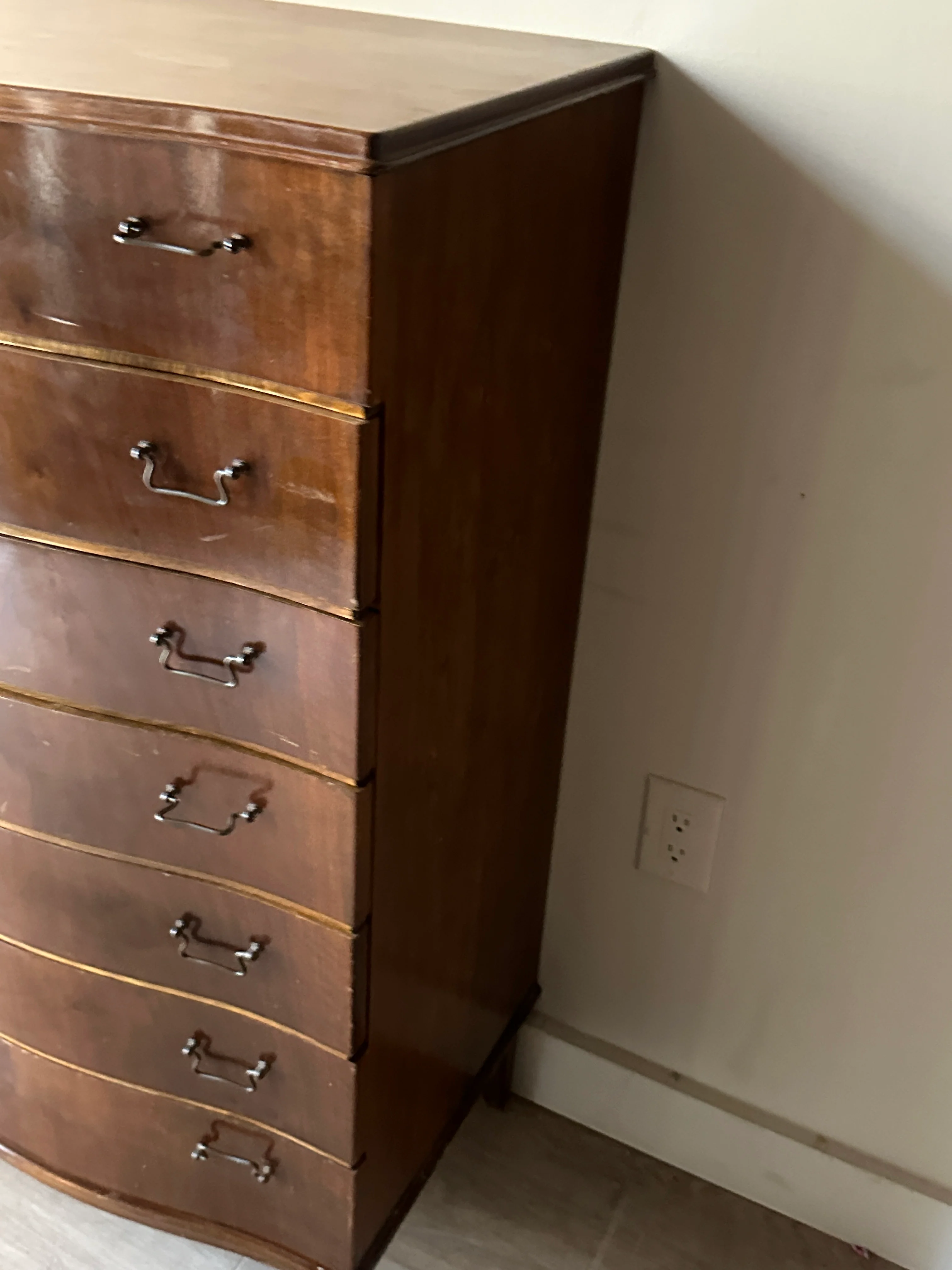 Walnut serpentine front dresser - Image 4