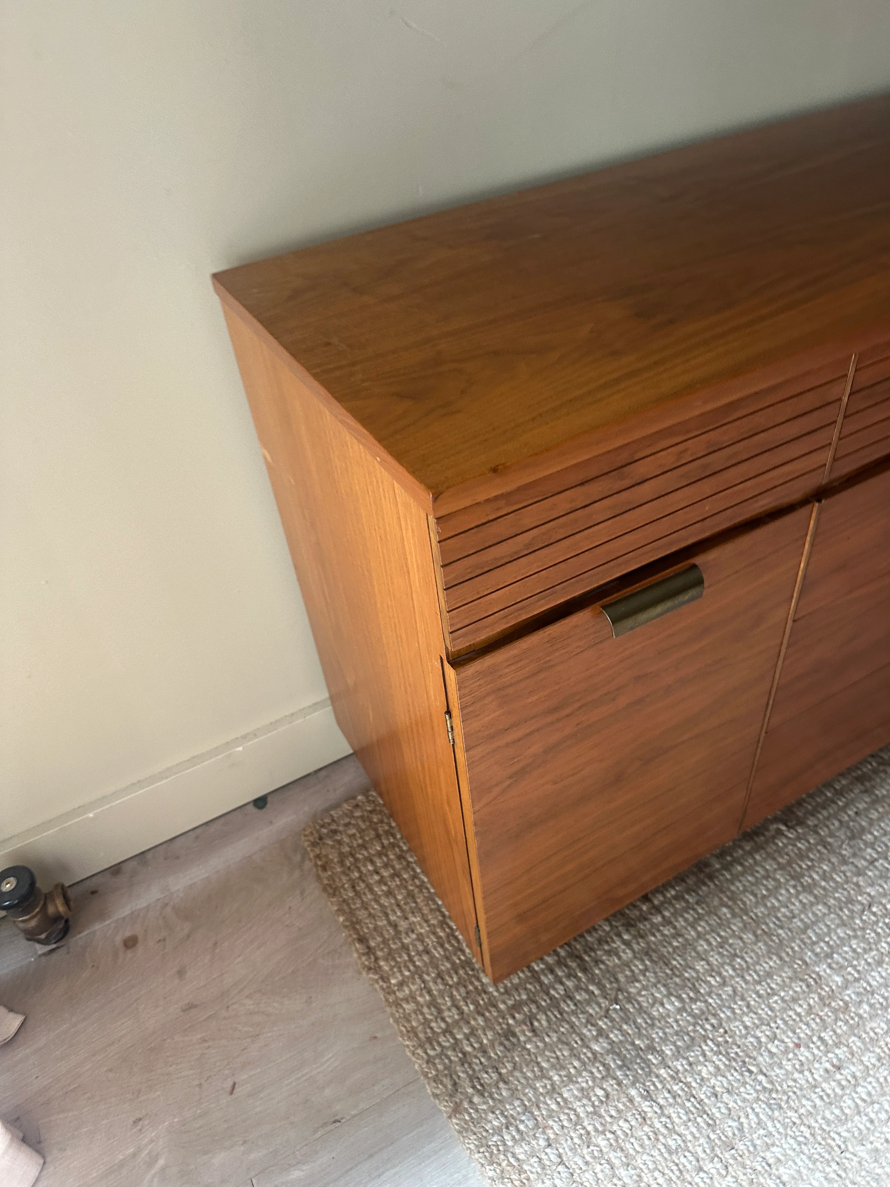 Walnut sideboard - Image 3