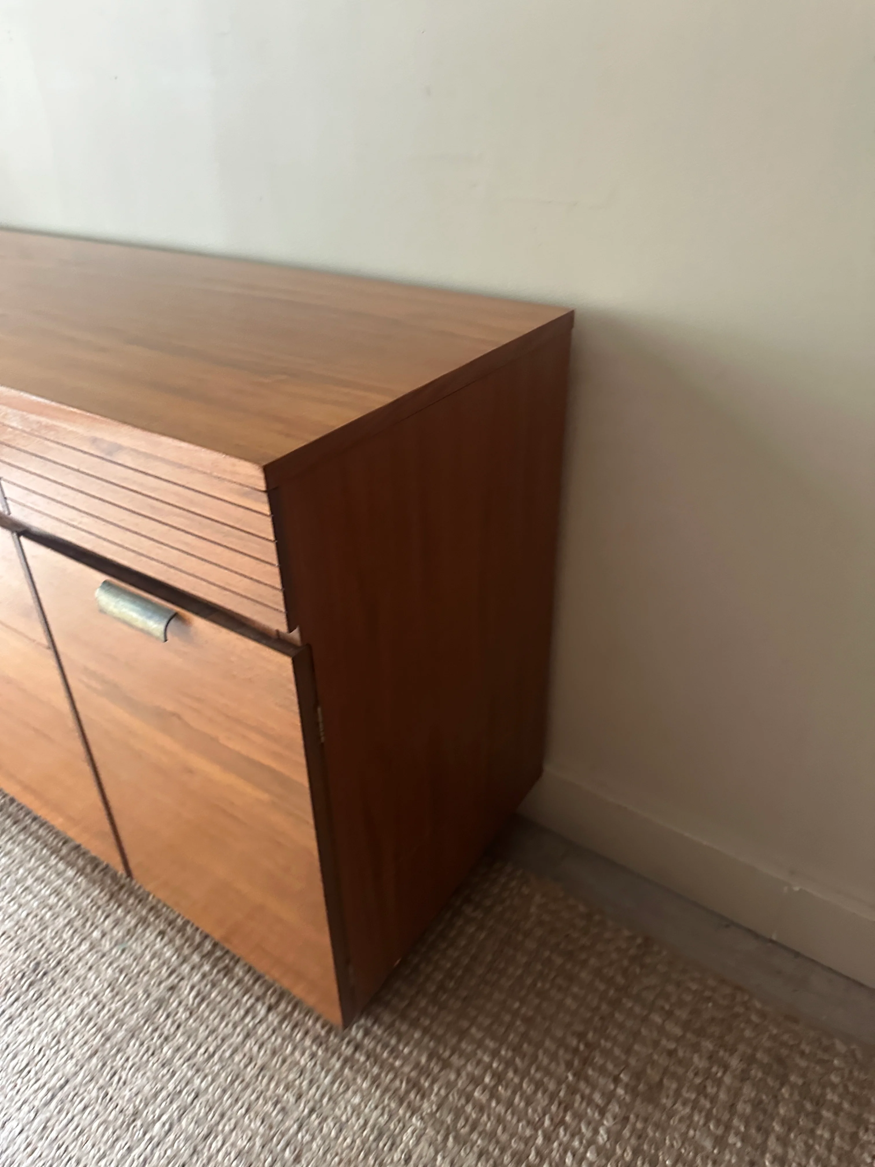 Walnut sideboard - Image 4